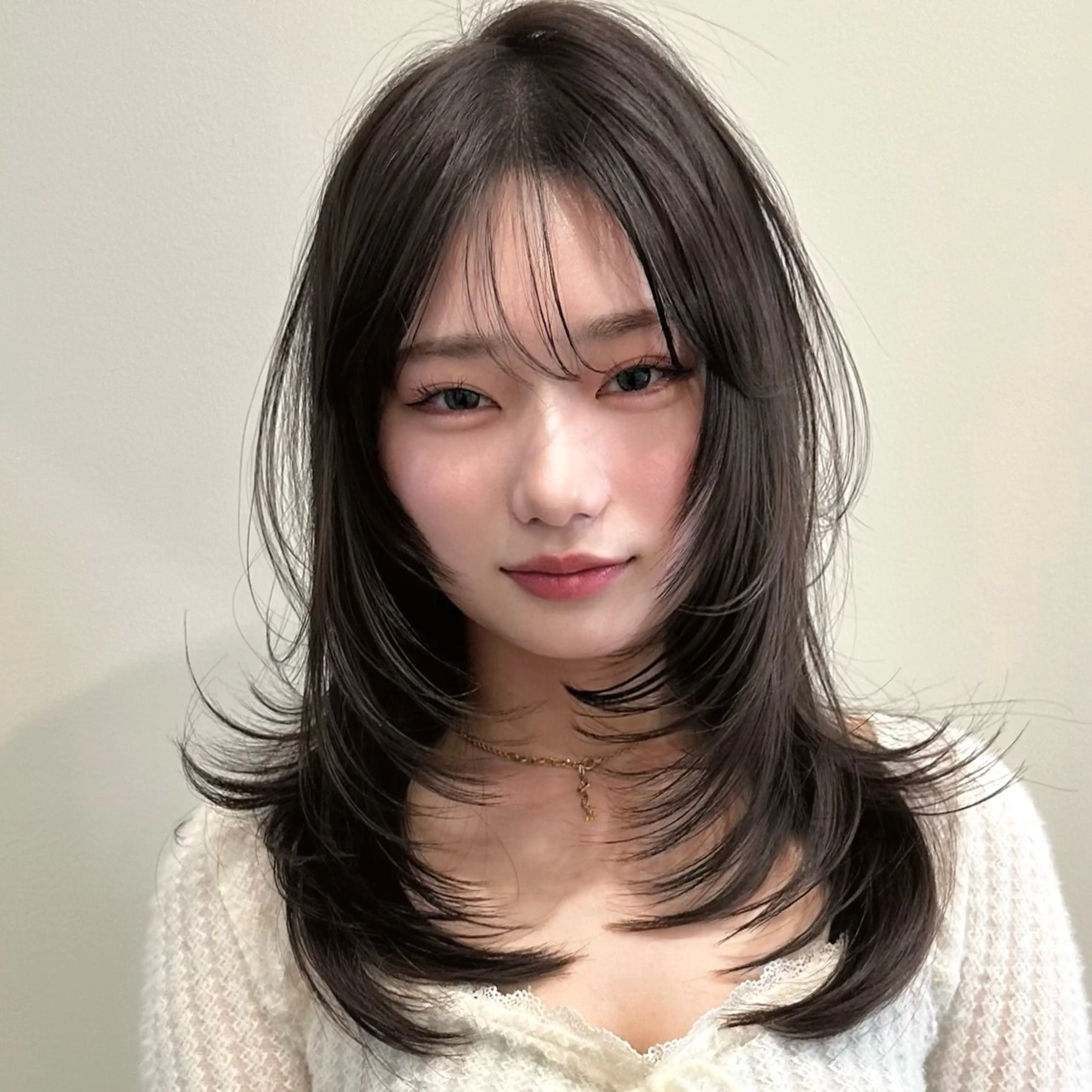 ミディアム カット ヘアカラー トリートメント 🌹ハッシュカット、 レイヤー韓国ヘア🌹のヘアスタイル