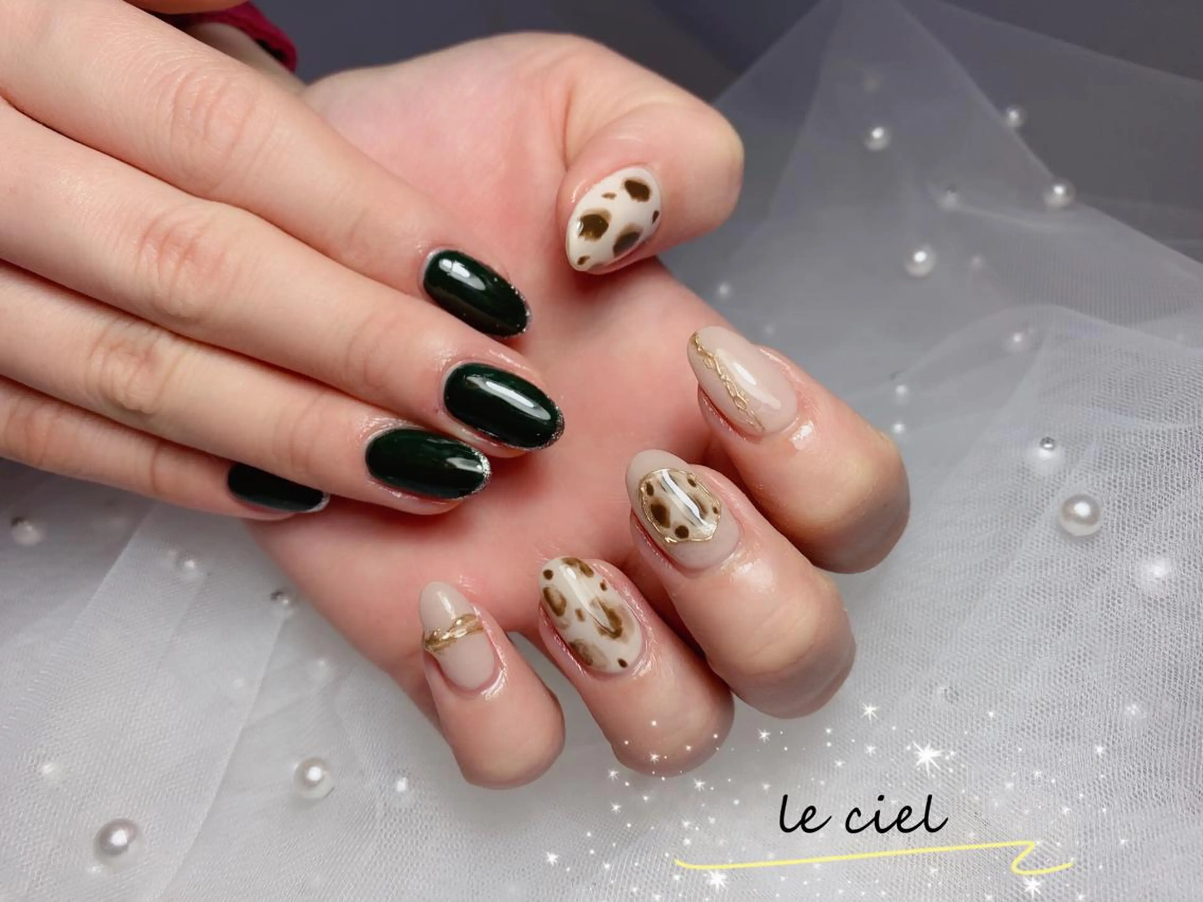 ネイル アニマル柄 グリーン ミラーネイル 冬ネイル Naka Rieのネイルデザイン