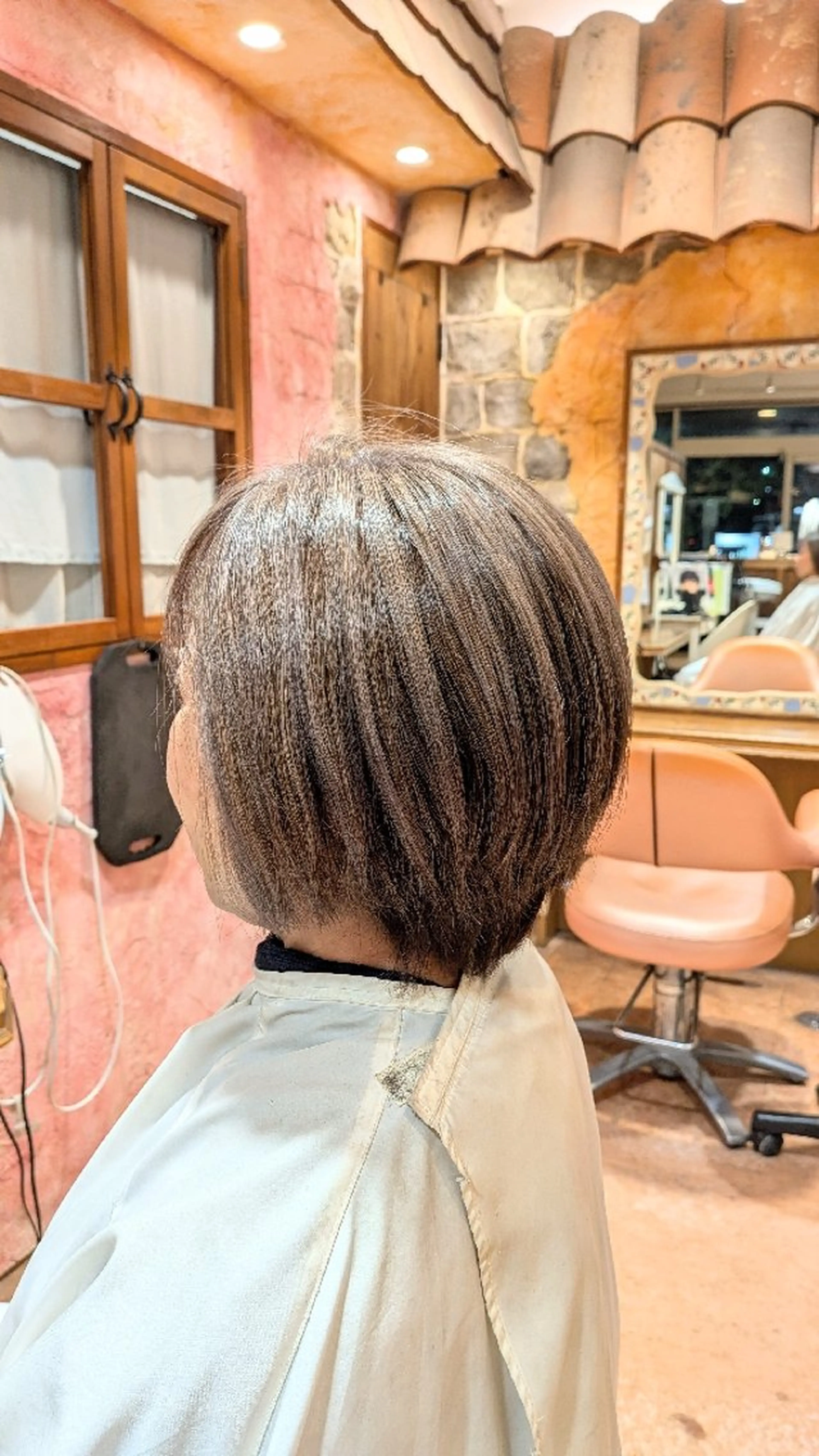 ショート カラー ミストバング ベージュカラー ブリーチ  フェイスフレーミング ミルクティーベージュ 梅原 瑞雪のヘアスタイル