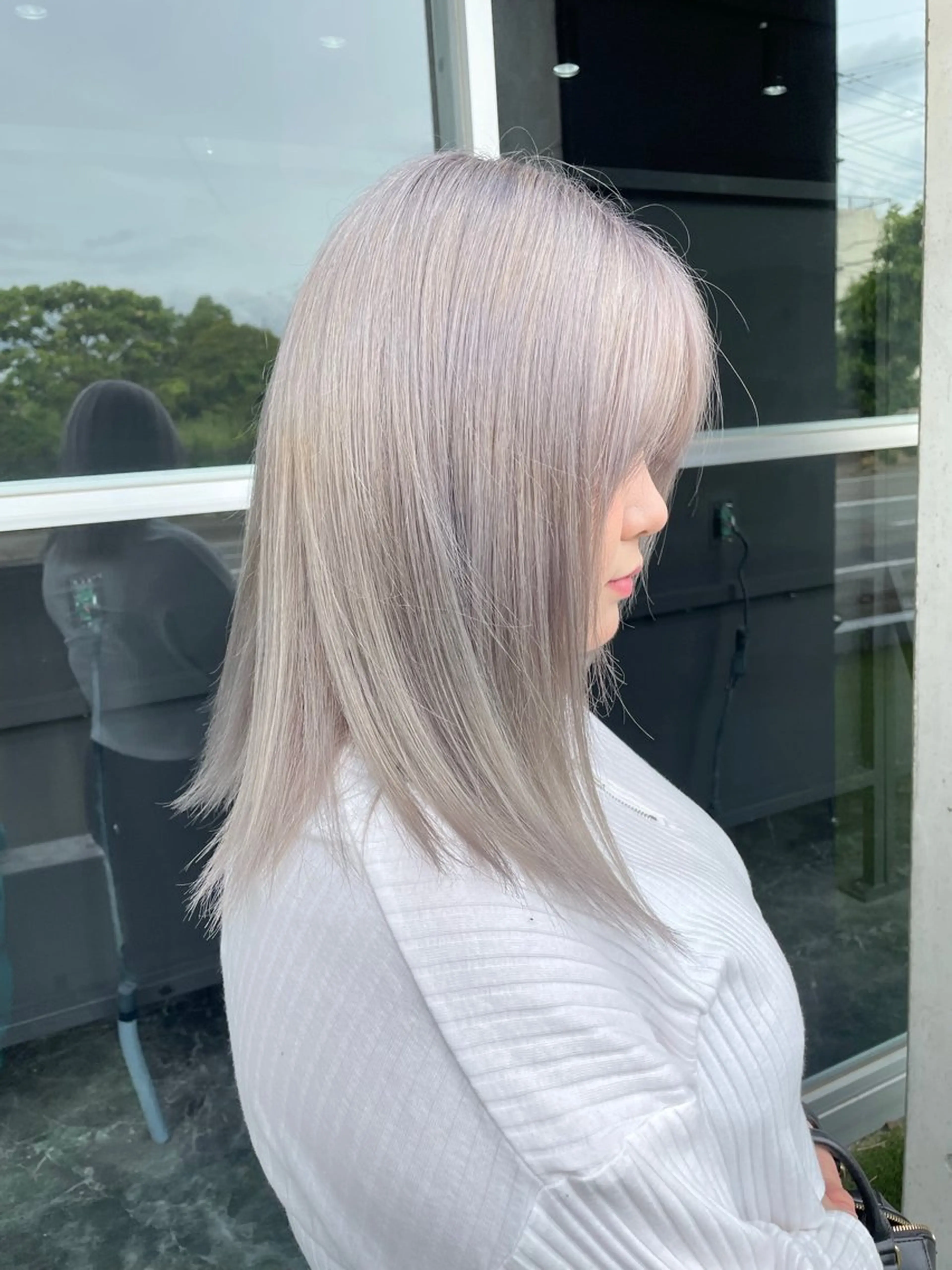 カラー シルバー ホワイトシルバー ヘアカラー 望月悠夢/ブリーチ、 ミルクティーベージュのヘアスタイル