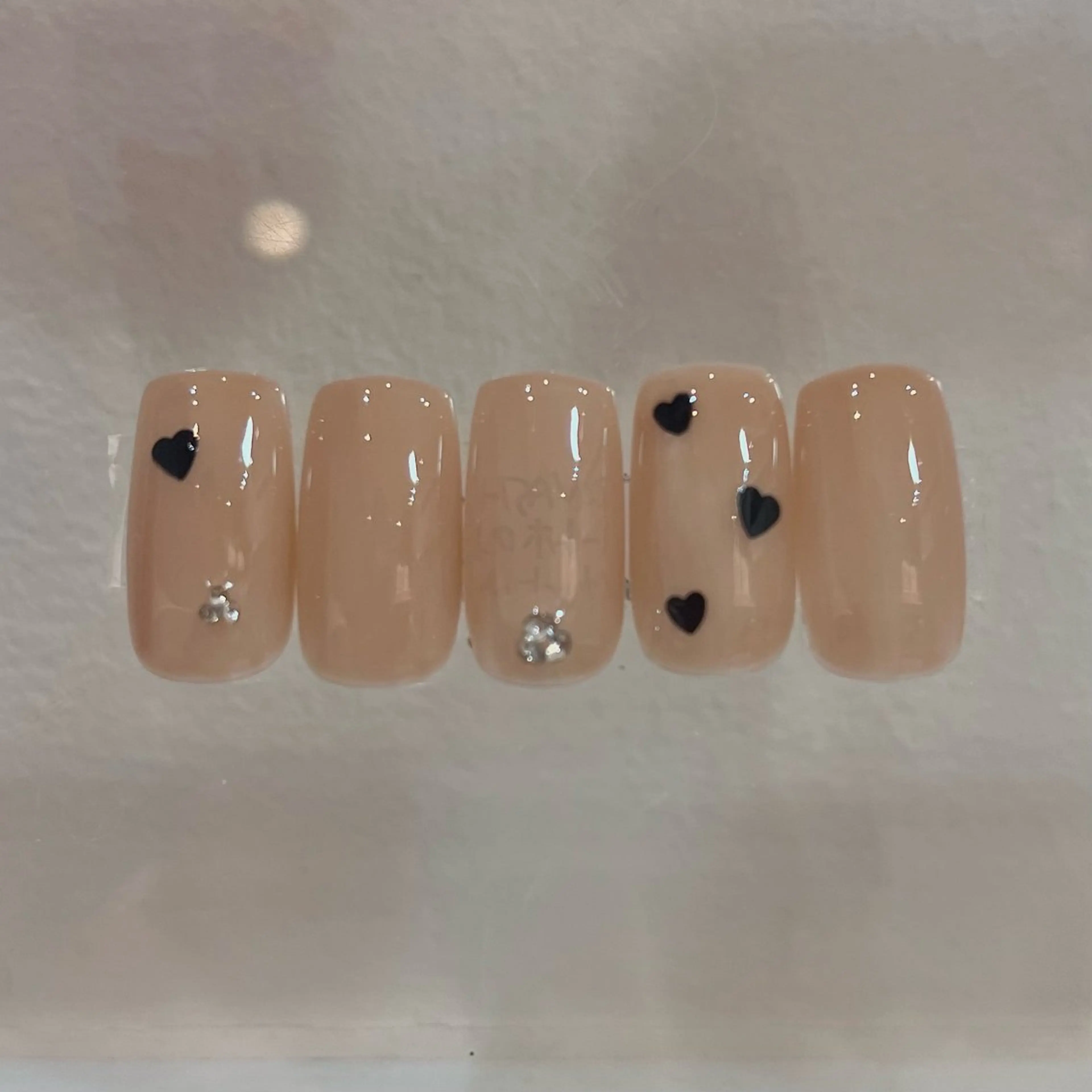 ネイル ハート ワンカラーネイル 赤色 ハンドネイル 🎀チーク/ちゅるん 🫧chisa🎀のネイルデザイン