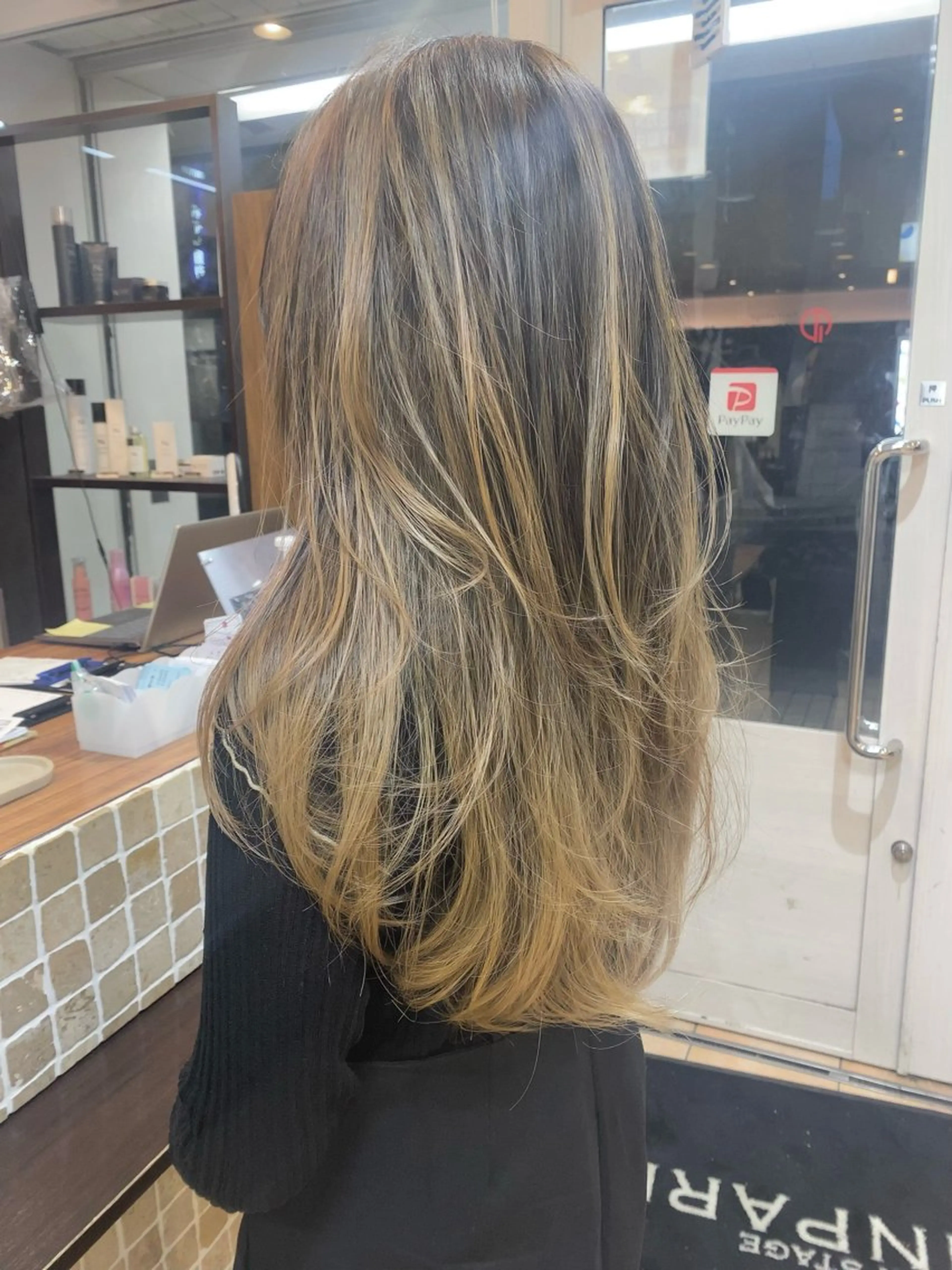 ロング レイヤーカット デザインカラー⭐️ Yamauchiのヘアスタイル