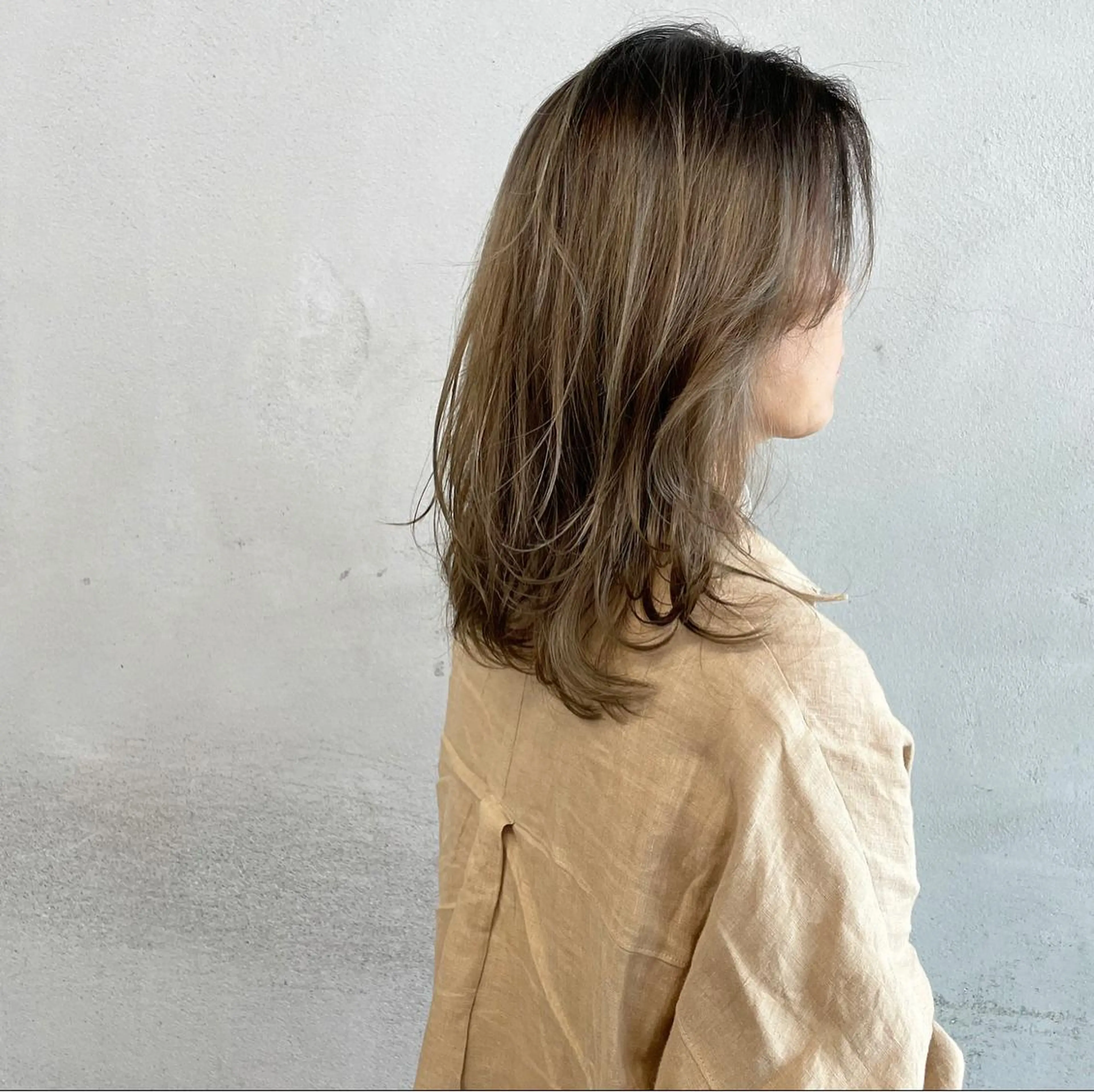 ミディアム カラー パーマ ヘアアレンジ メンズ キッズ ネイル マツエク・マツパ ミディアムレイヤー メンズハイライト グラデーションカラー ハイライトカラー ハイライト #tag 稗田綾加のヘアスタイル