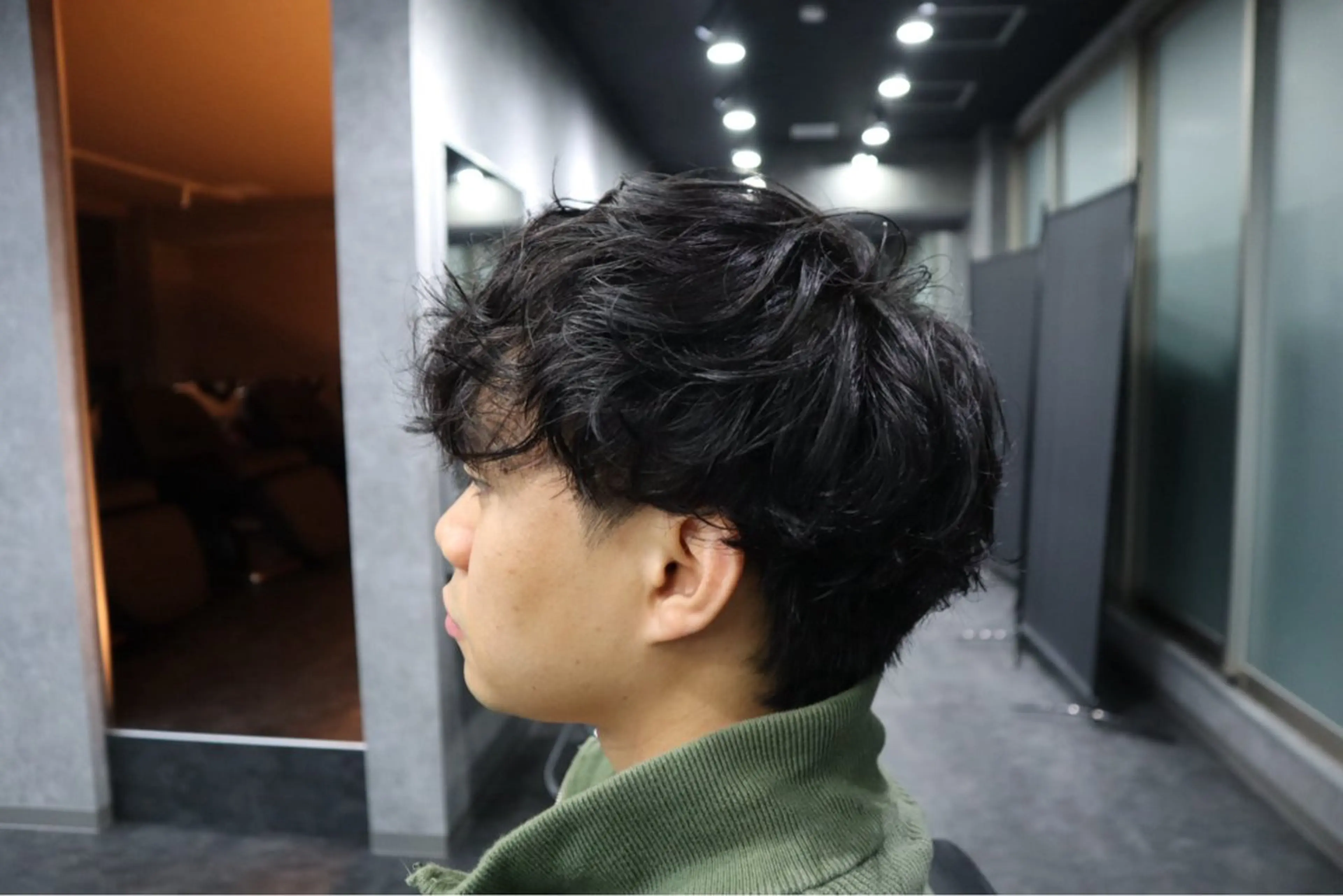 パーマ メンズ フェザーパーマ メンズハイトーン メンズパーマ シャドーパーマ ツイストスパイラルパーマ カット パーマ 🔥メンズ職人🔥 ✂️加瀬澤駿✂️のヘアスタイル