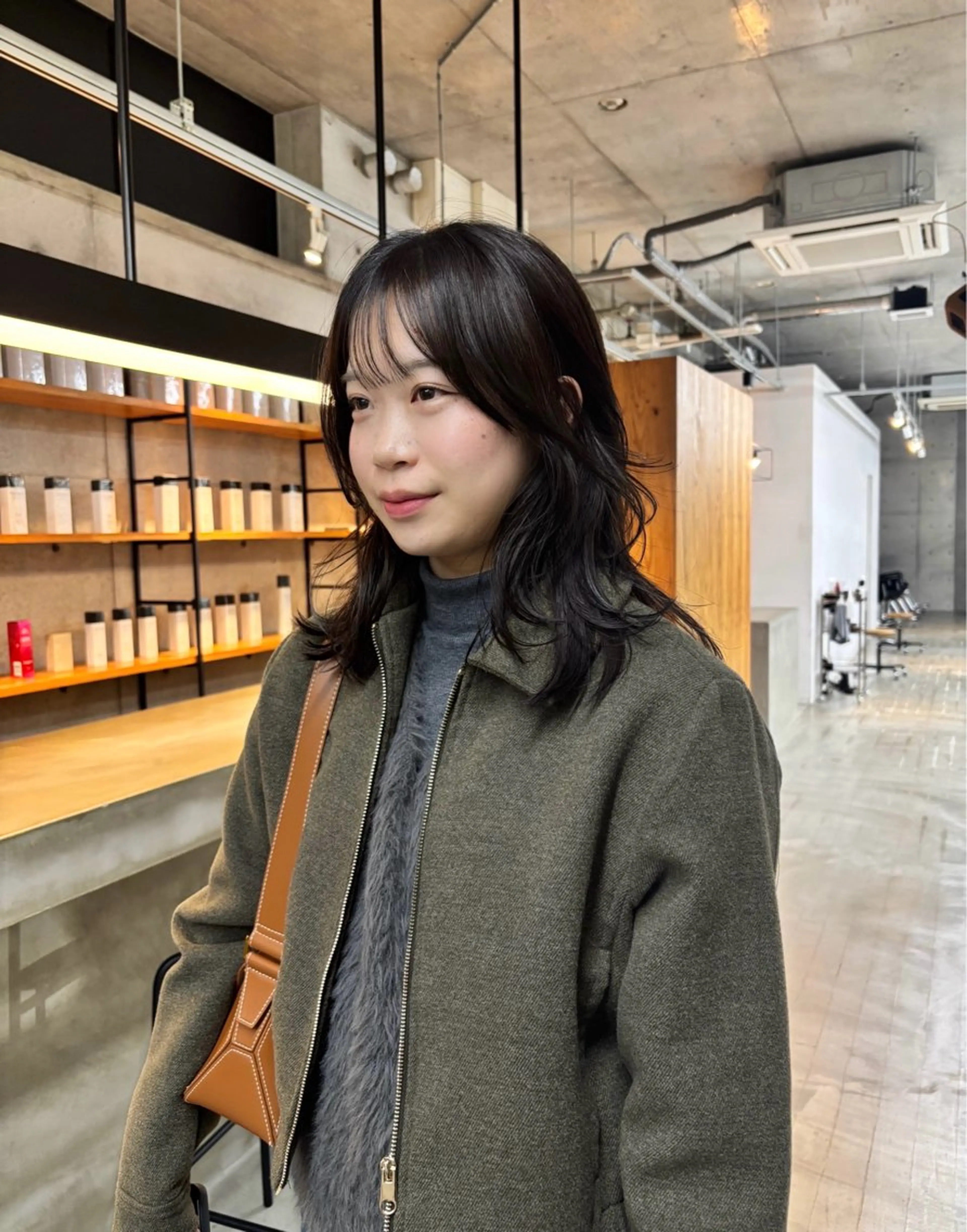 ミディアム カット 葉 /レイヤーカットのヘアスタイル