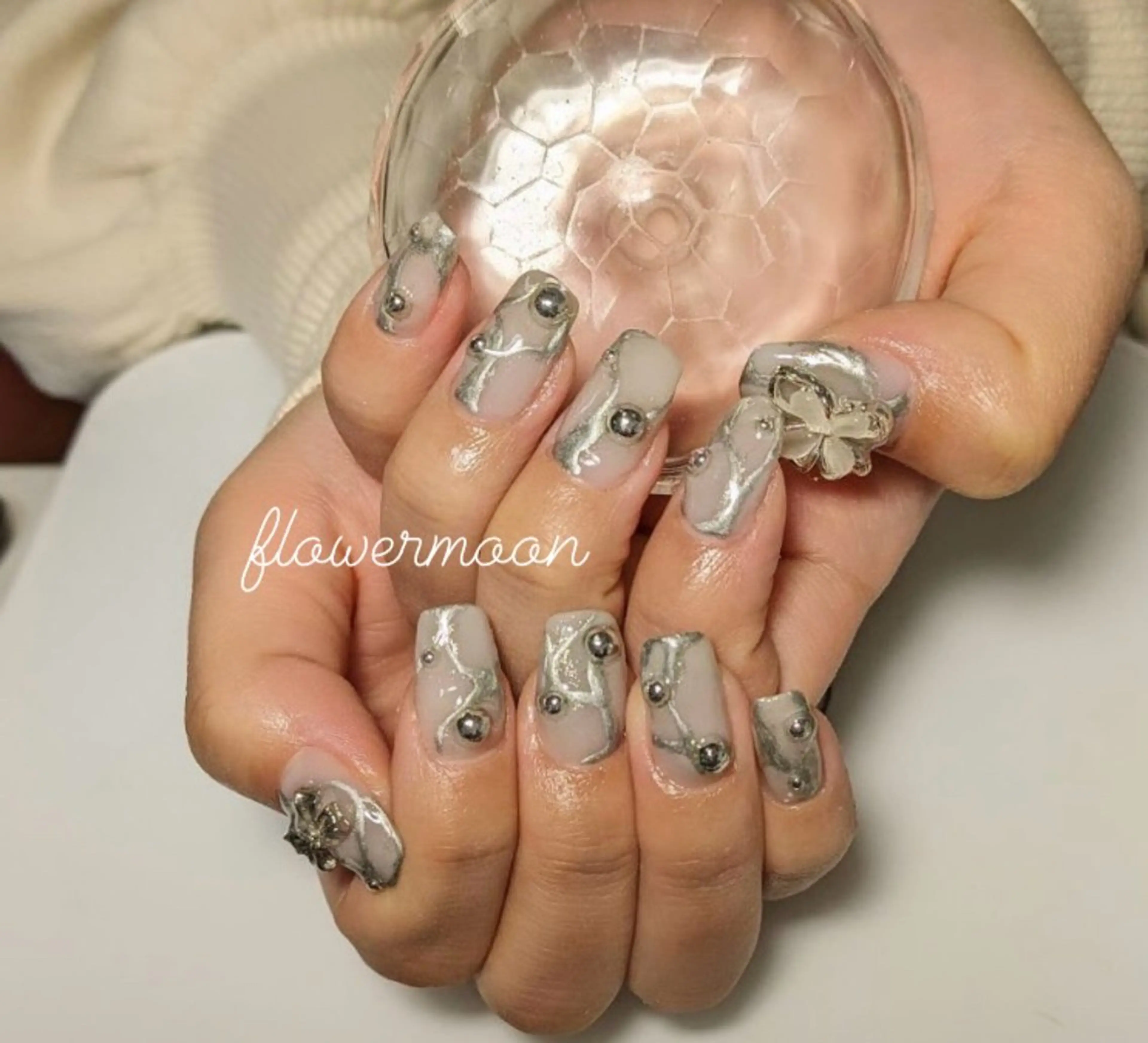 ネイル ニュアンスネイル フラワー ムーンのネイルデザイン