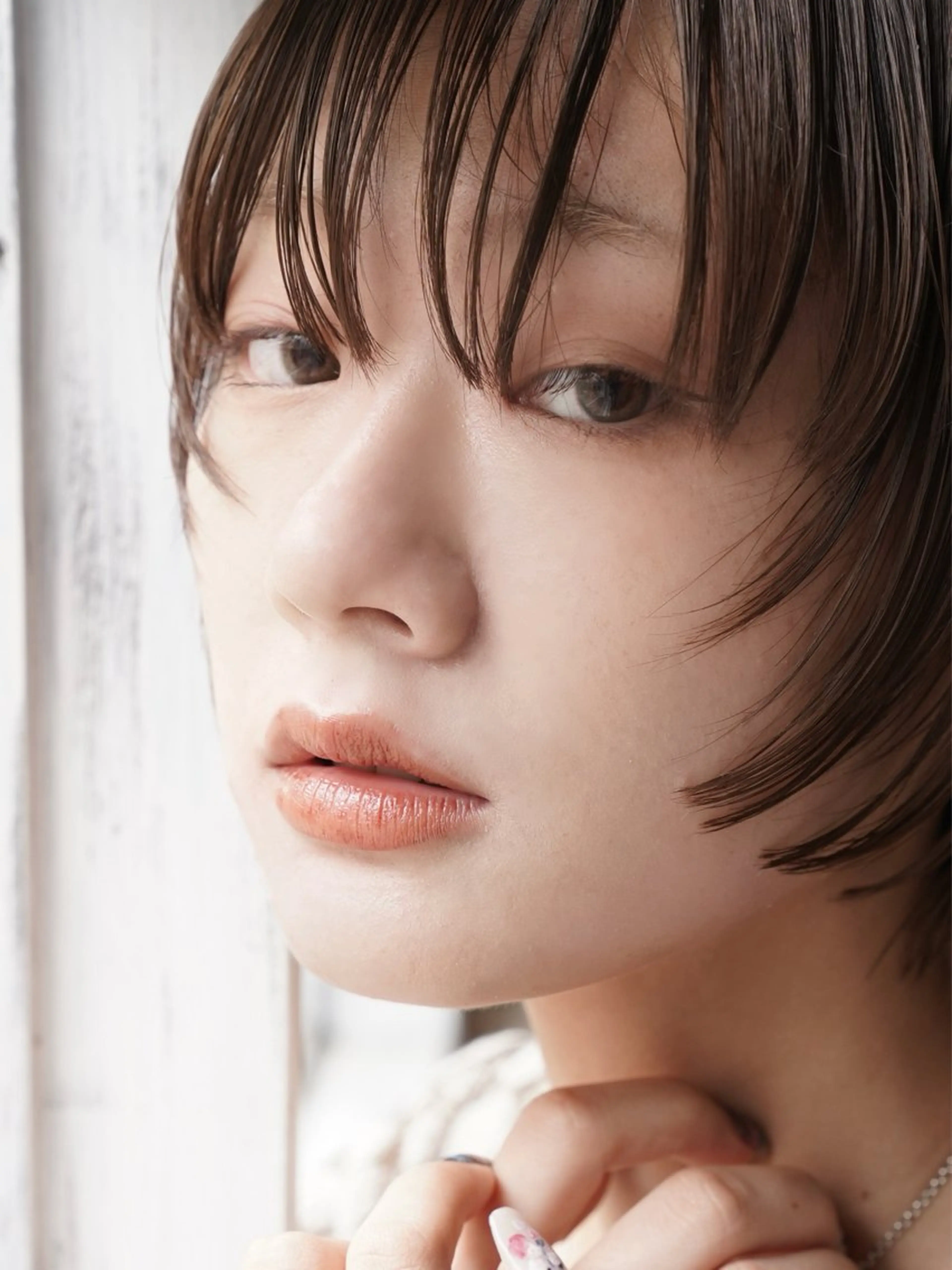 ショート カラー 顔周りカット 小顔カット カライング所属・ズミ/垢抜けレイヤー 🦖透明感カラーのヘアスタイル