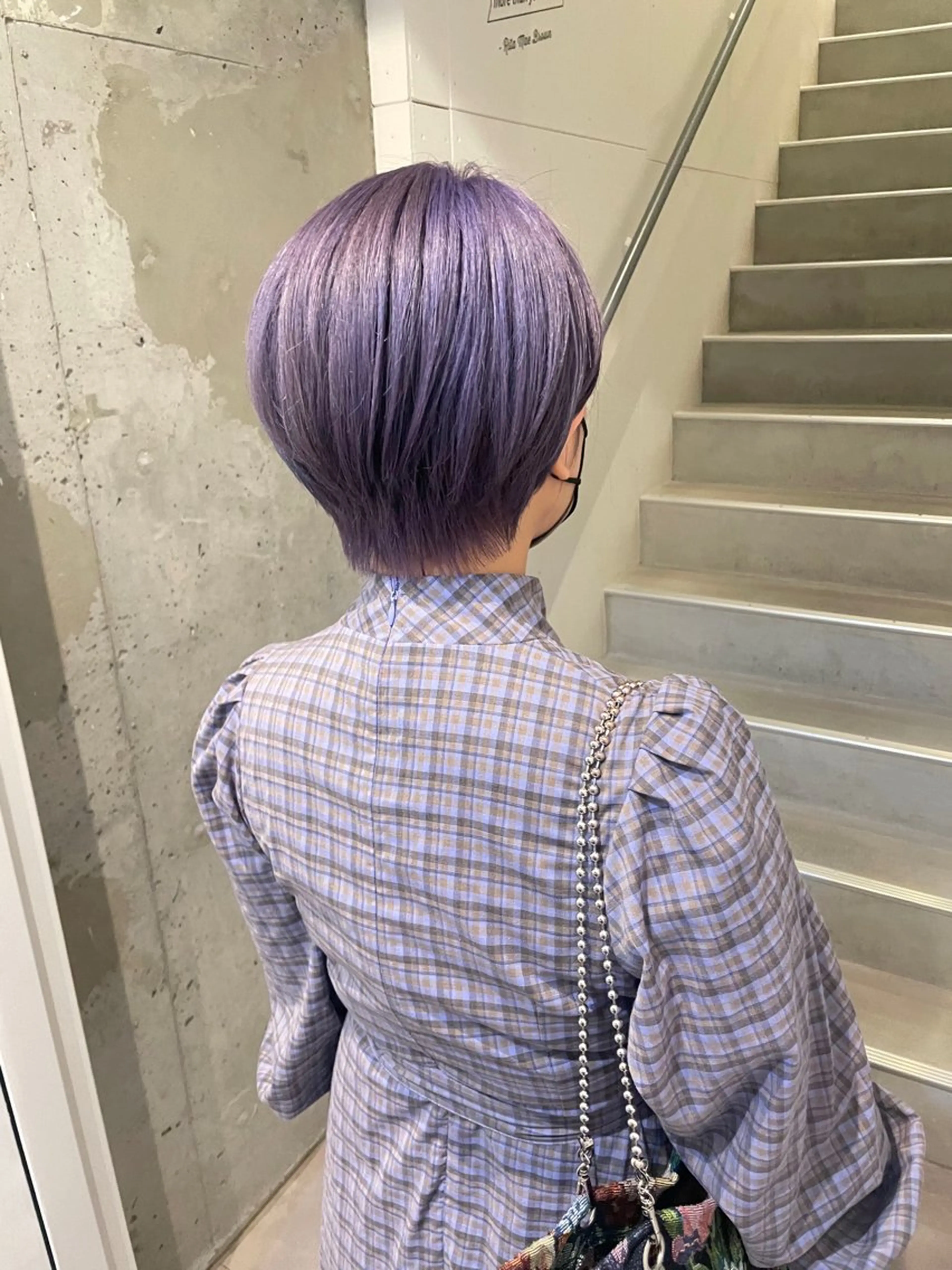 ショート カラー ブリーチ パープルカラー シルバー 似合わせカット ショートヘア カット ヘアカラー 久保田 千尋のヘアスタイル