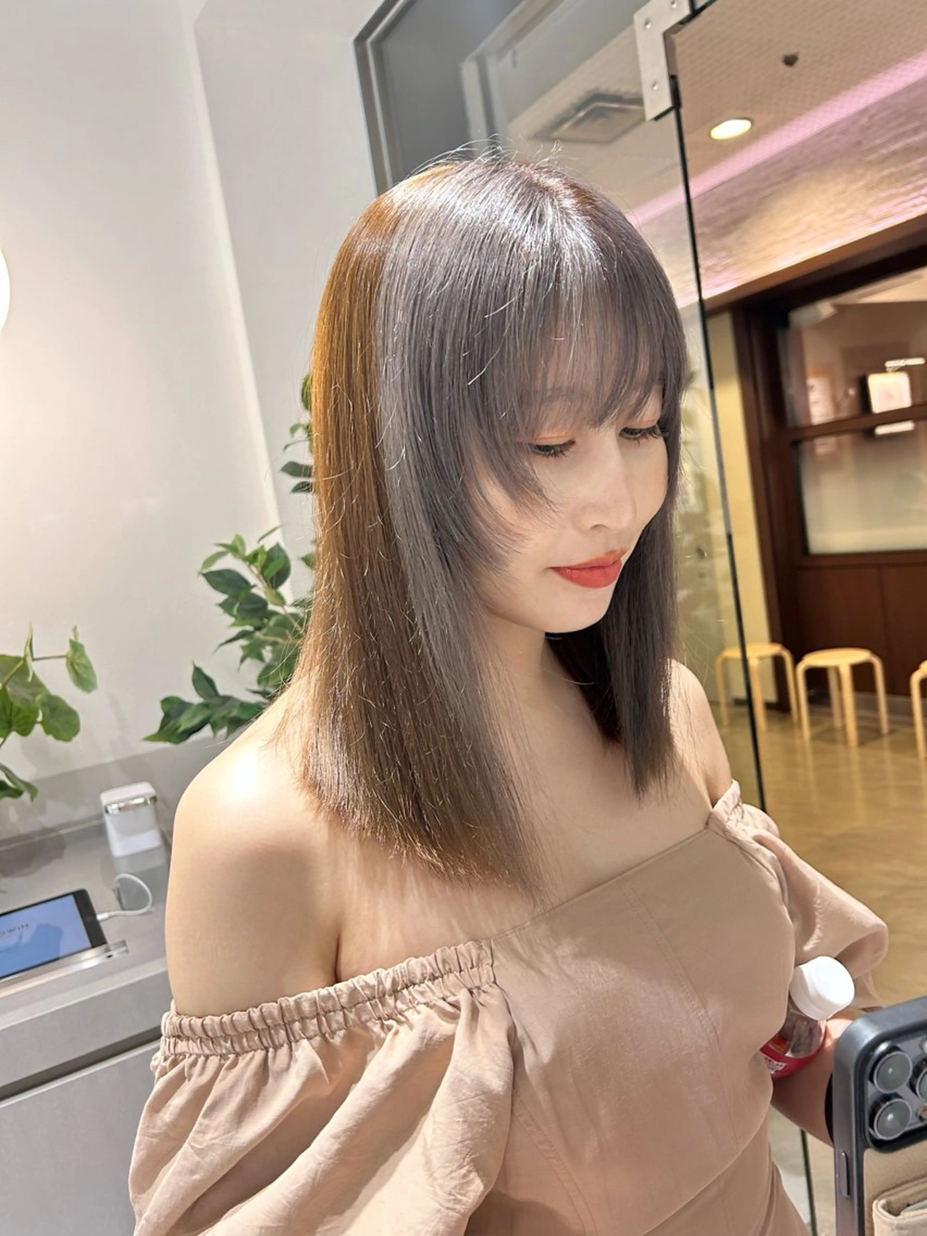 ミディアム カラー 薄田 珠美のヘアスタイル