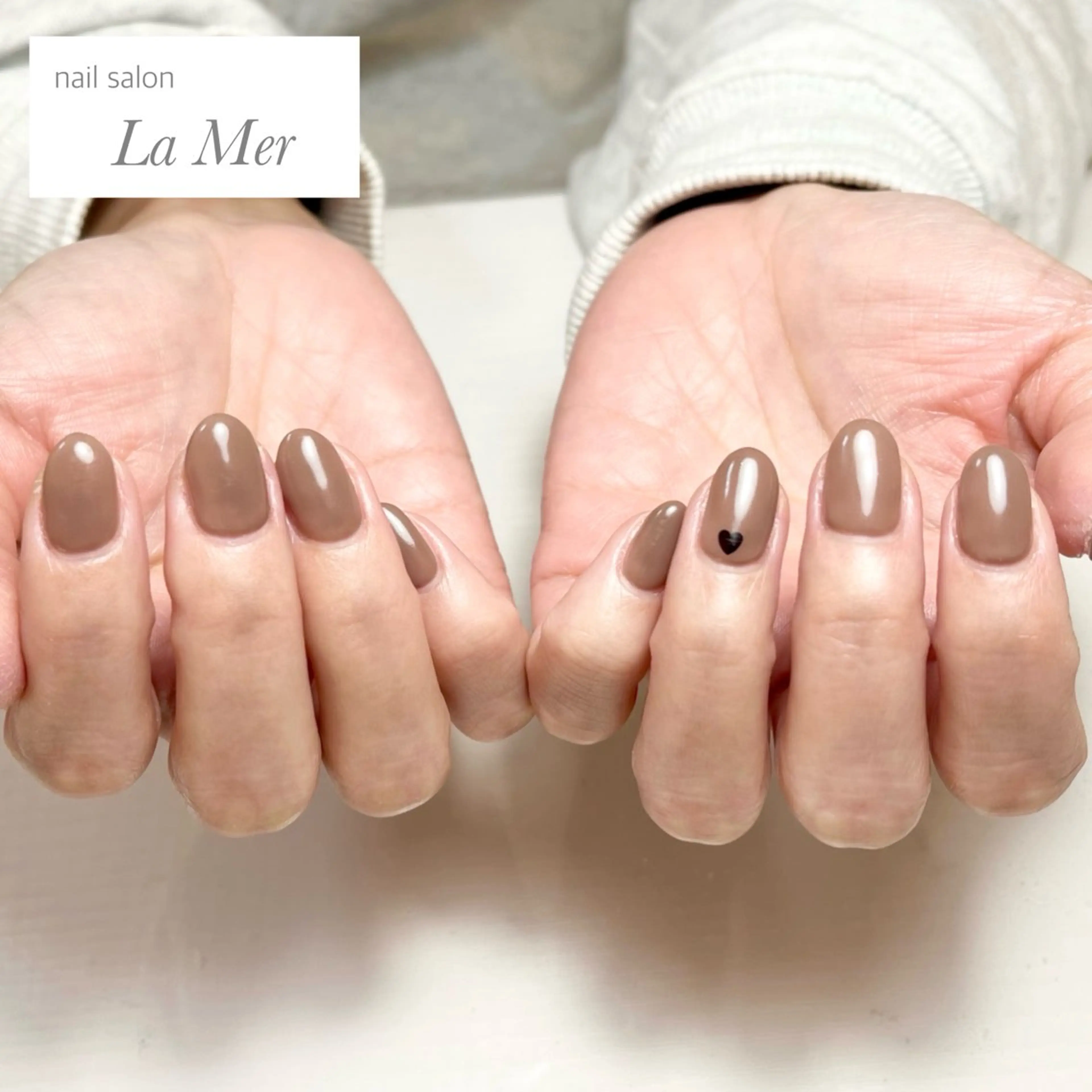 ネイル ブラウン ハート ワンカラーネイル シンプルネイル バレンタイン nailsalon La Merのネイルデザイン