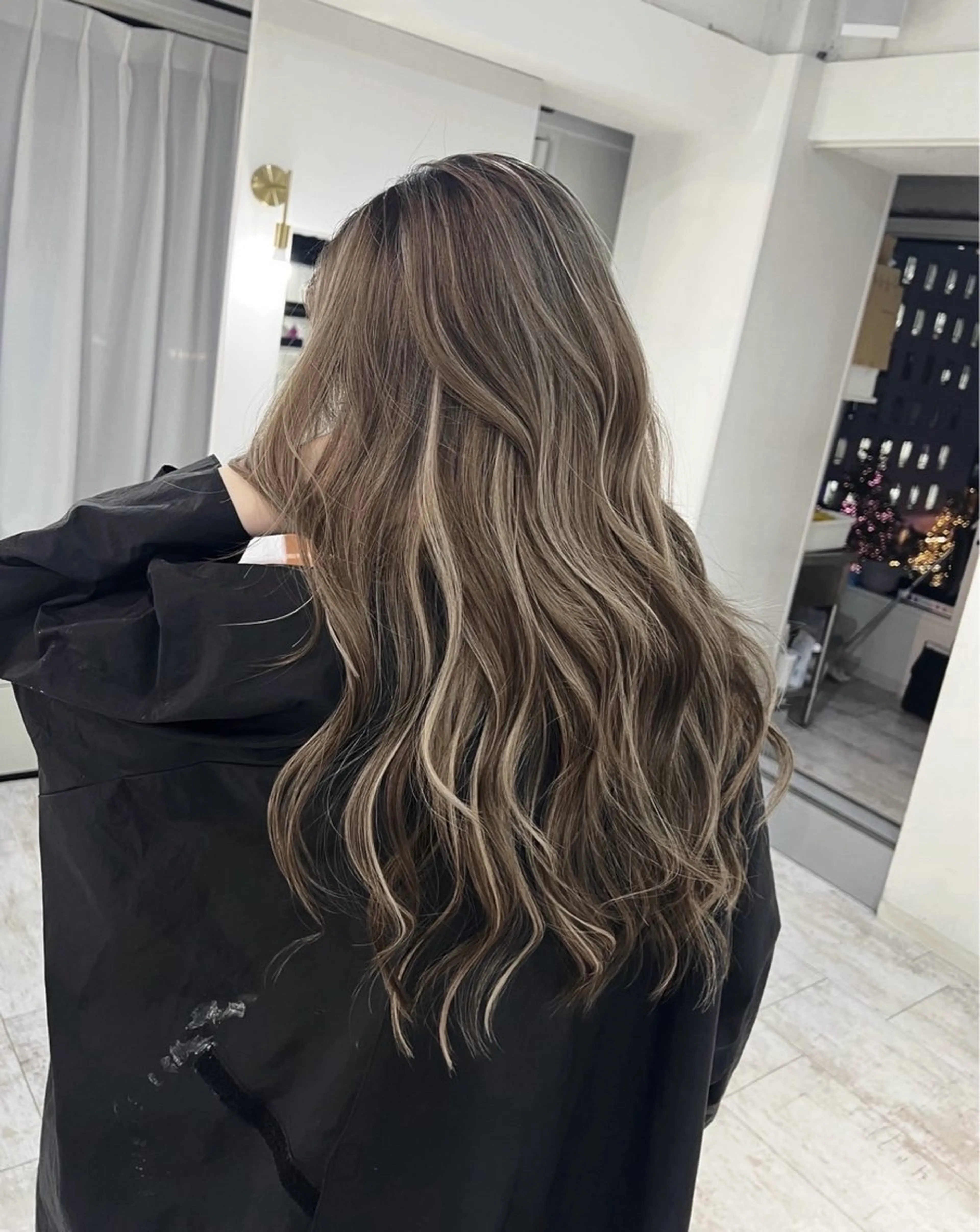 ロング カラー グレージュ ハイライトカラー ハイライト ヘアカラー トリートメント ROBIN所属・指名数No.1 /NAOYAのヘアスタイル