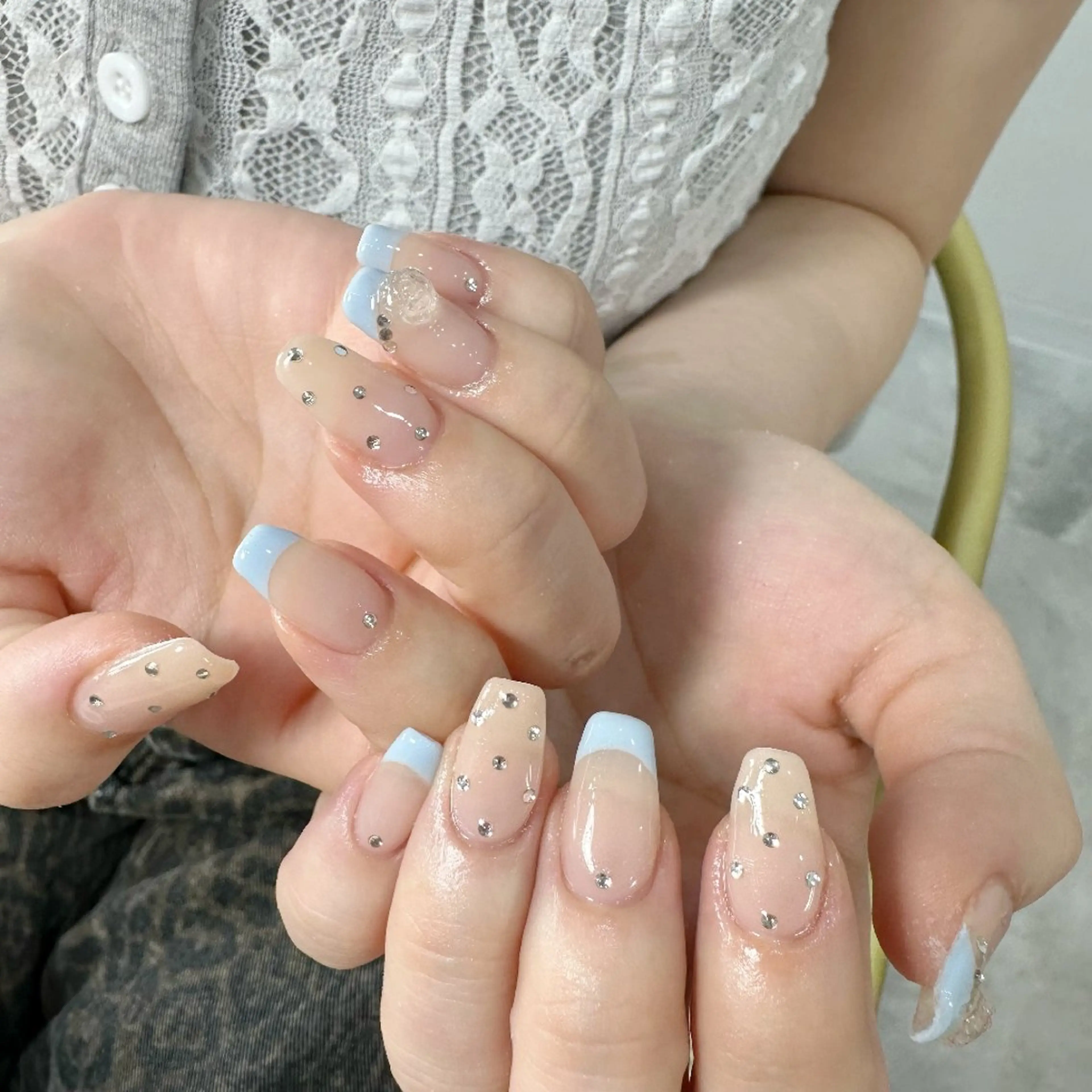 ネイル チークネイル フレンチネイル ジェルネイル ガーリー キラキラネイル ハンドネイル UM Nail Salonのネイルデザイン