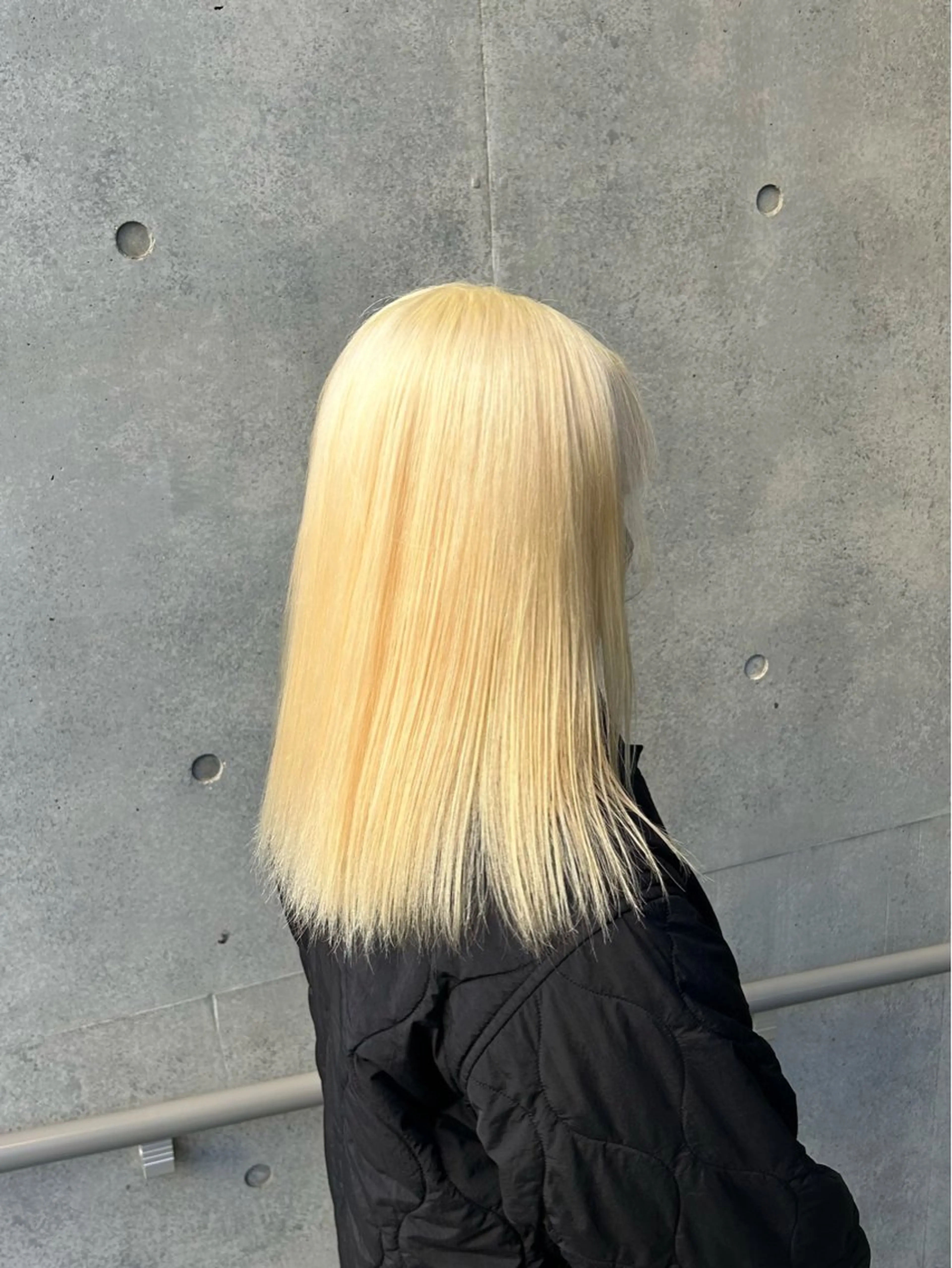 セミロング カラー ブロンド 韓国レイヤー kira🌛のヘアスタイル