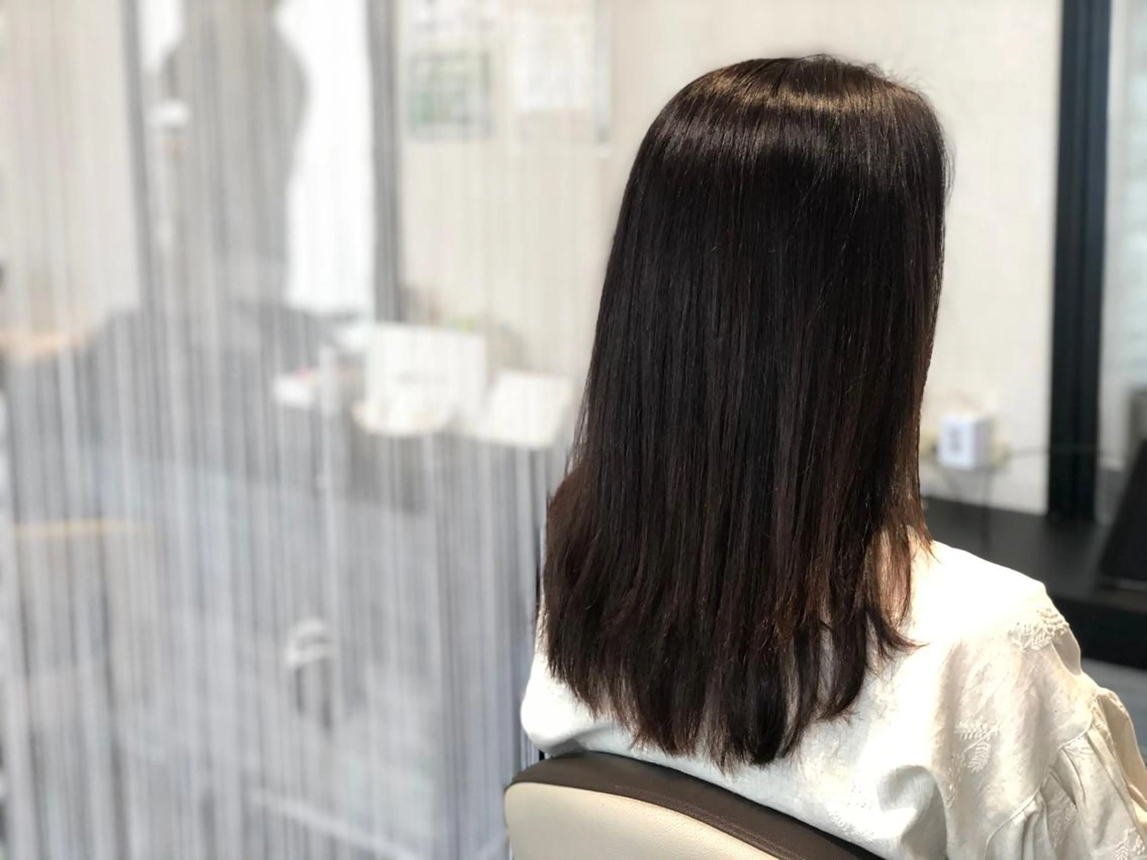 ミディアム カット 縮毛矯正 若泉 真梨のヘアスタイル