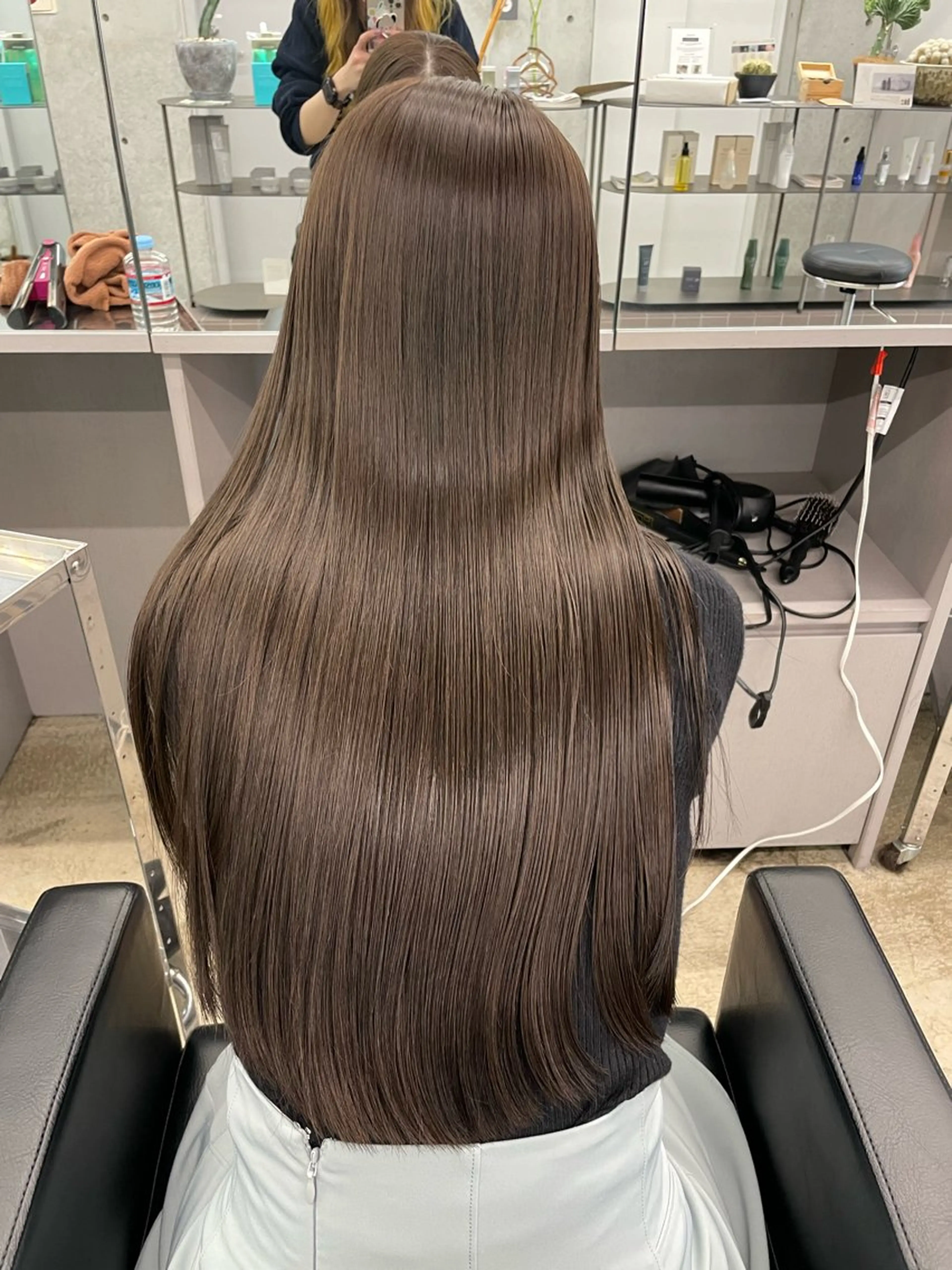 ロング カラー ロングレイヤー アッシュ ベージュカラー ブリーチ 透明感カラー カット ヘアカラー トリートメント 誰より丁寧なカット/ 小林輝/レイヤーのヘアスタイル