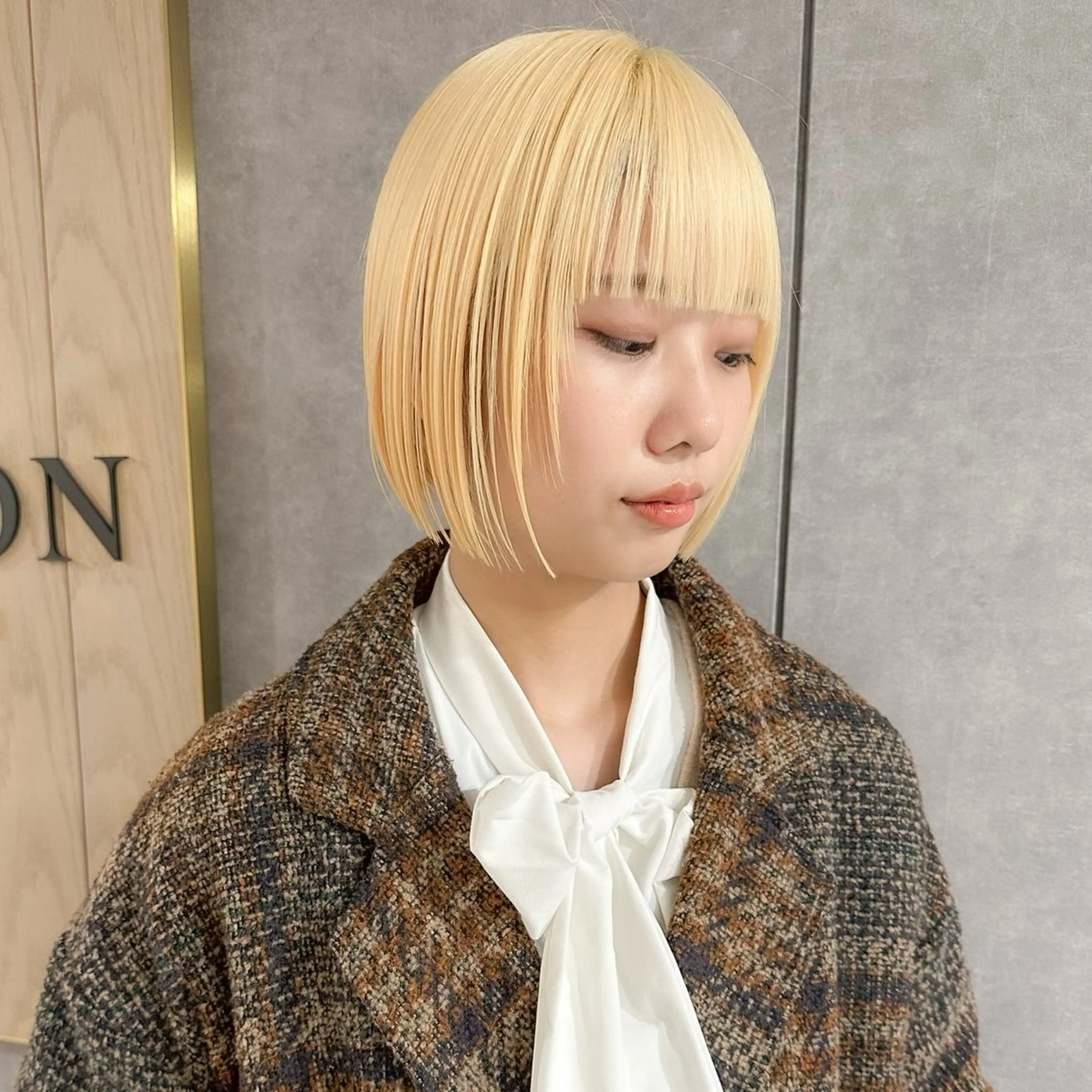 ショート カラー 切りっぱなしボブ ブリーチ 抜きっぱなしブロンド ボブ ショートオタク ❣️Genkiのヘアスタイル