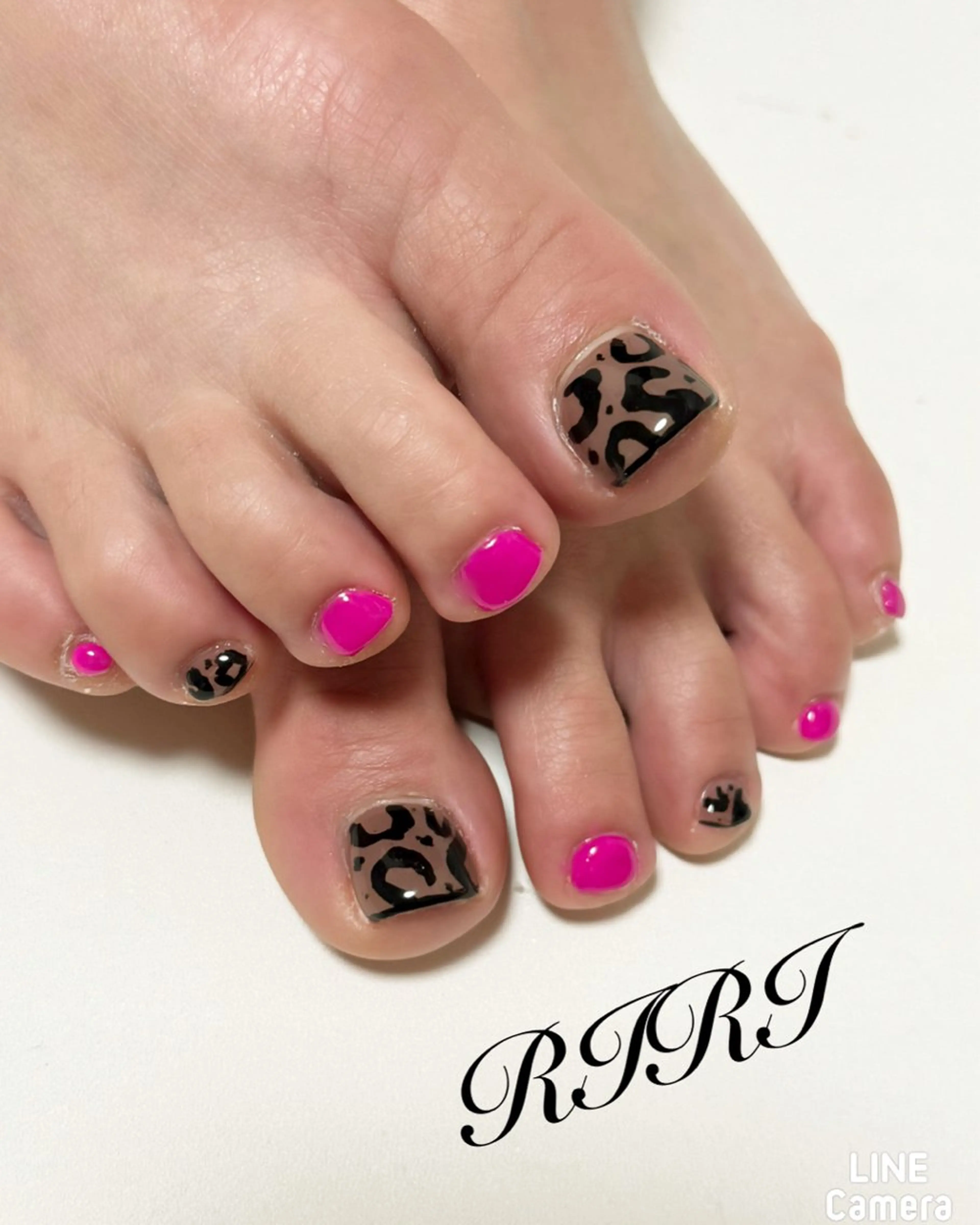ネイル アニマル柄 フットネイル ジェルネイル キラキラネイル ピンク フットネイル riri オーナーのネイルデザイン