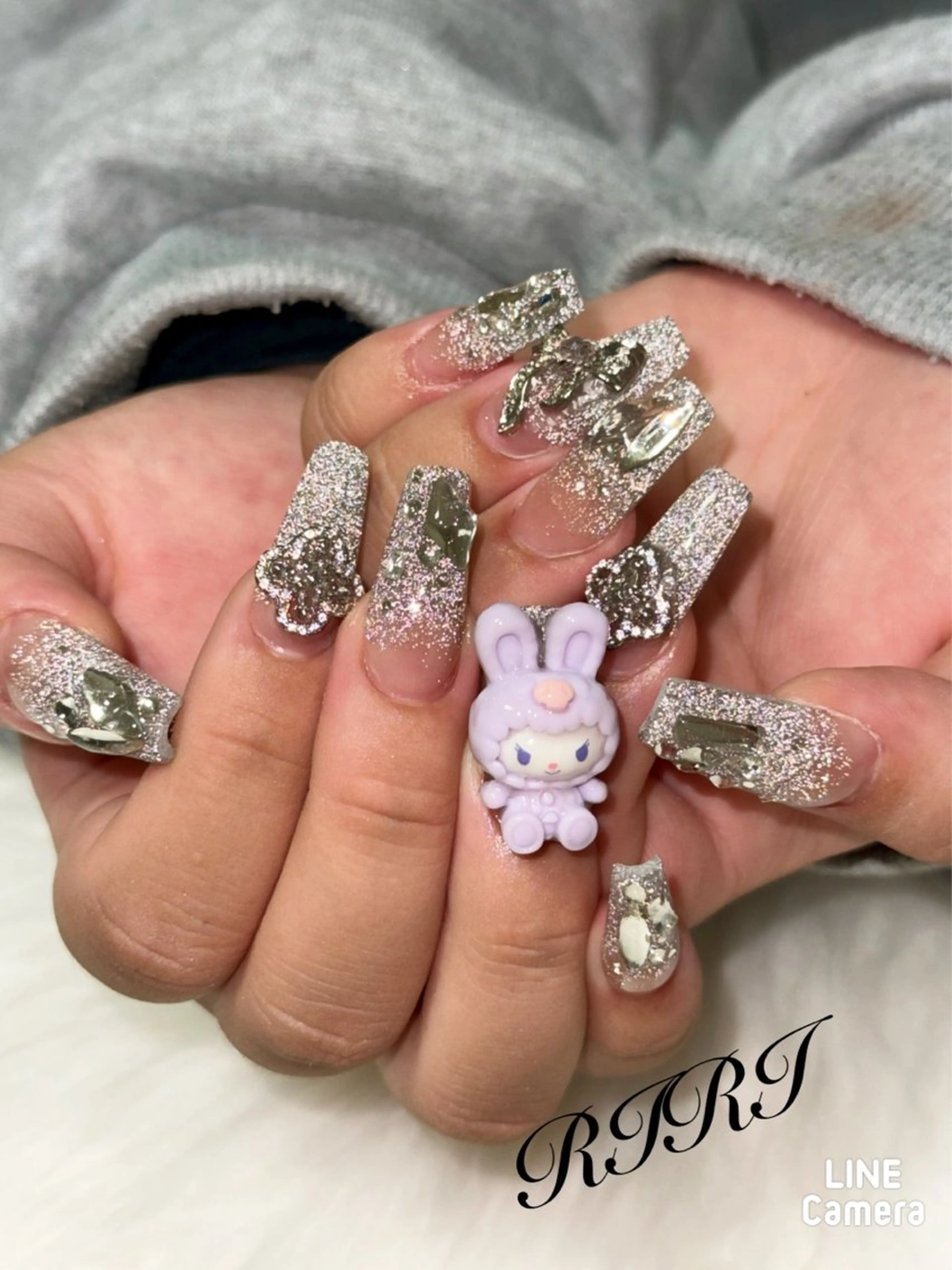 ネイル フラッシュネイル ジェルネイル キラキラネイル ラメ(グリッター) ショートネイル ハンドネイル riri オーナーのネイルデザイン