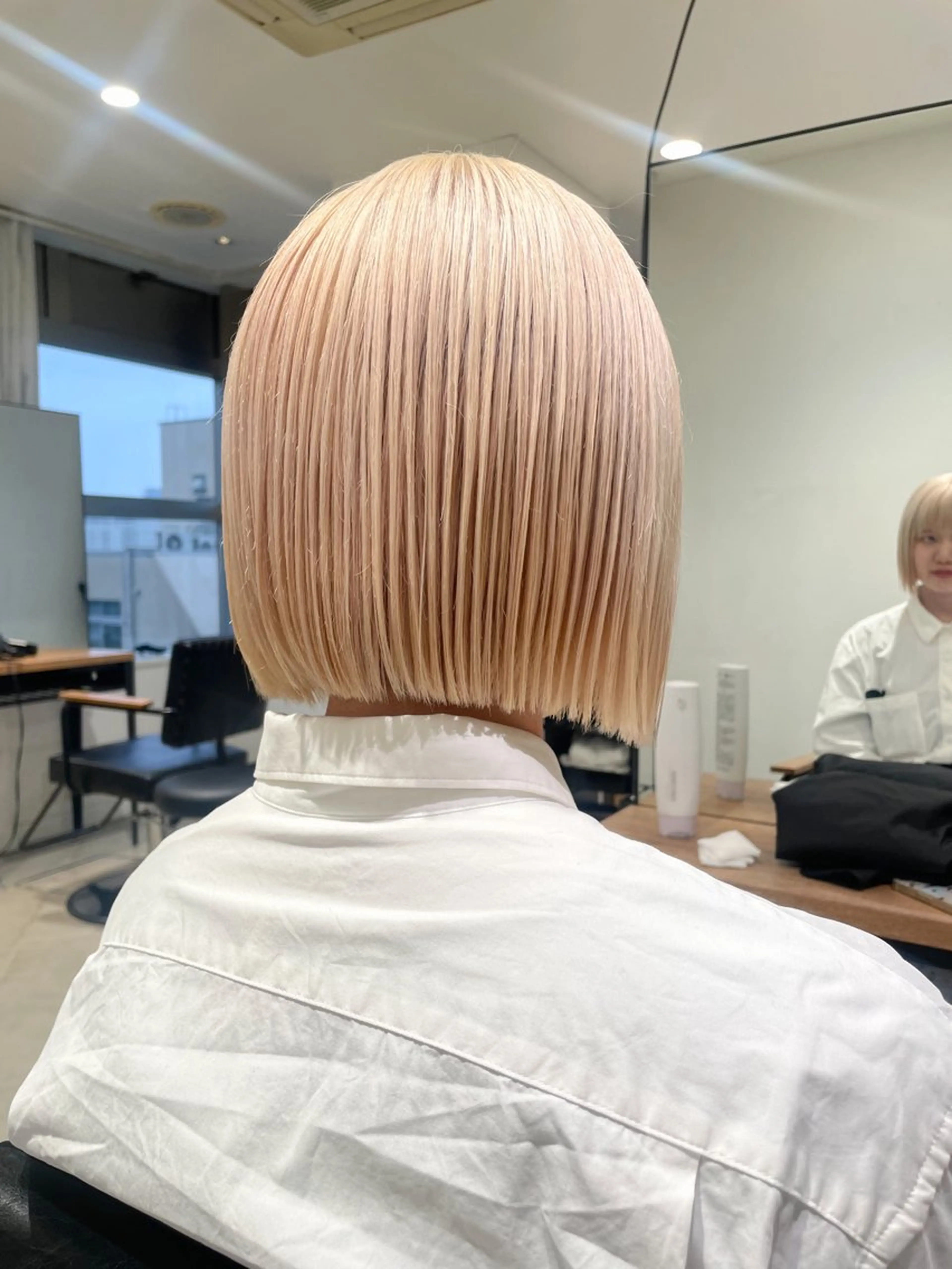 ショート カラー ブリーチ 抜きっぱなしブロンド ブロンド ハイトーンカラー ボブ HIBIKI/原宿 ハッシュカット🪄のヘアスタイル