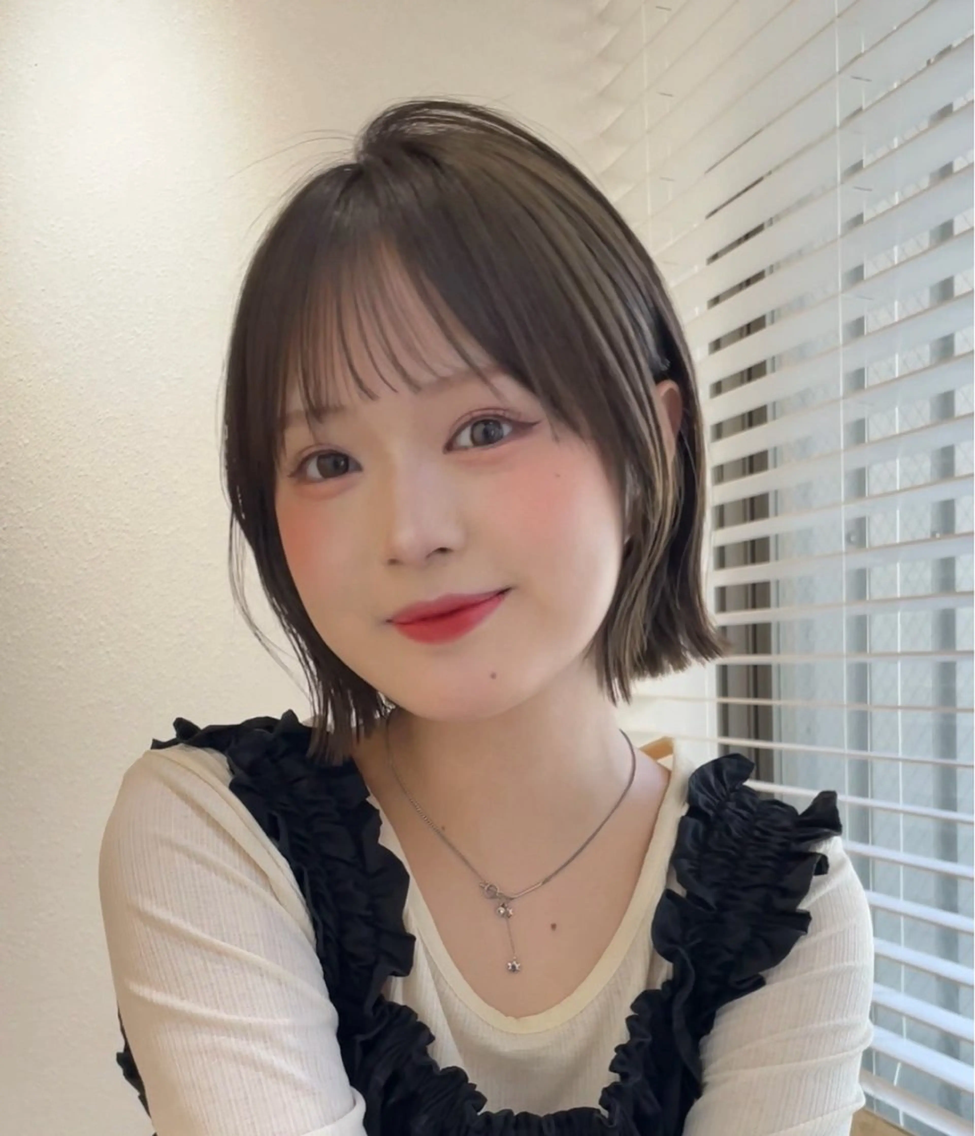 ショート カラー 切りっぱなしボブ ブリーチ ブリーチなしカラー ボブ 顔周りカット カット ヘアカラー 巻ける縮毛矯正/ボブ 小顔カット大和田拓夢のヘアスタイル