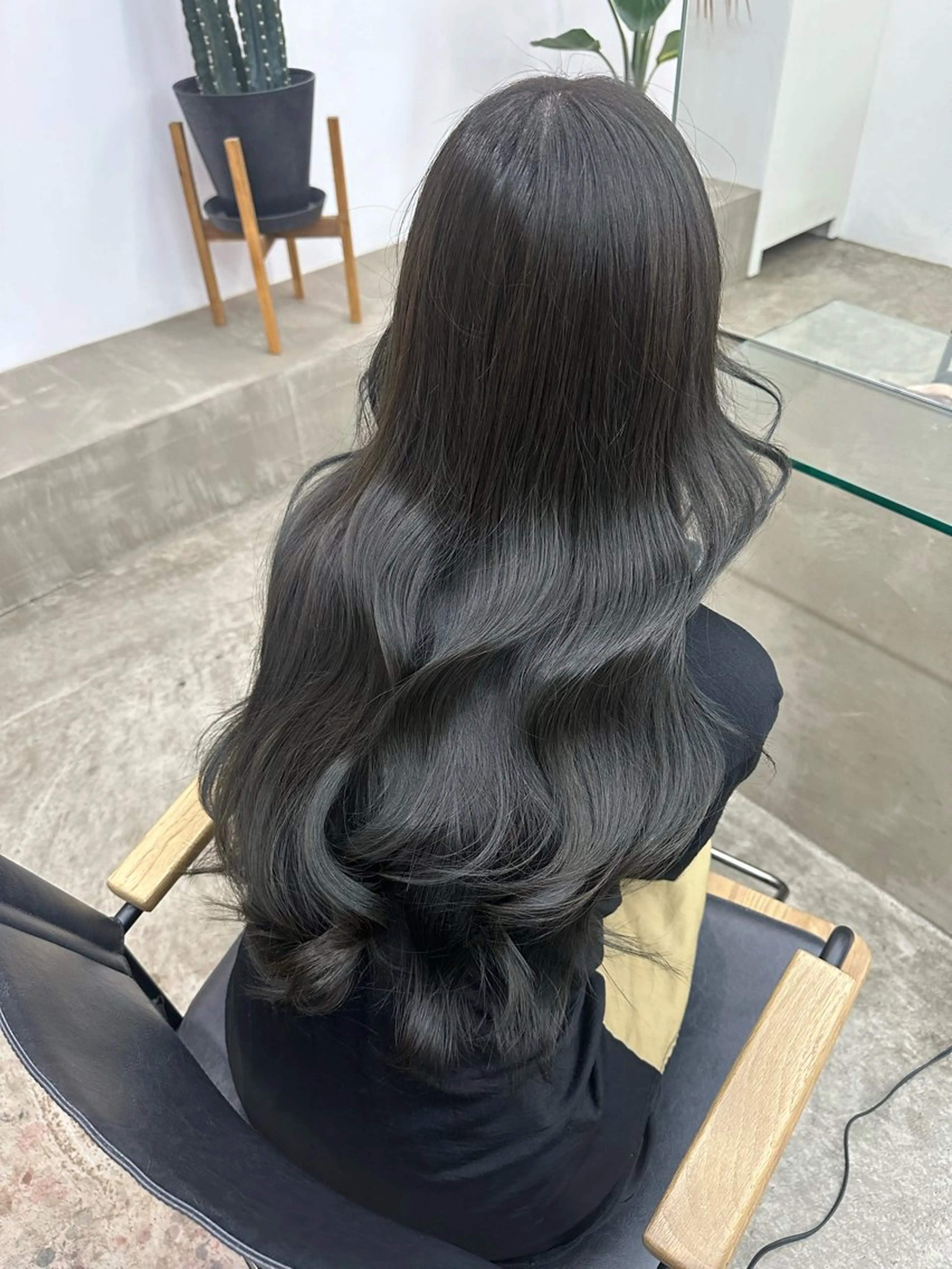 ロング カラー ベージュカラー オリーブベージュ XIA【ジア】所属・YOSHINO AIKOのヘアスタイル