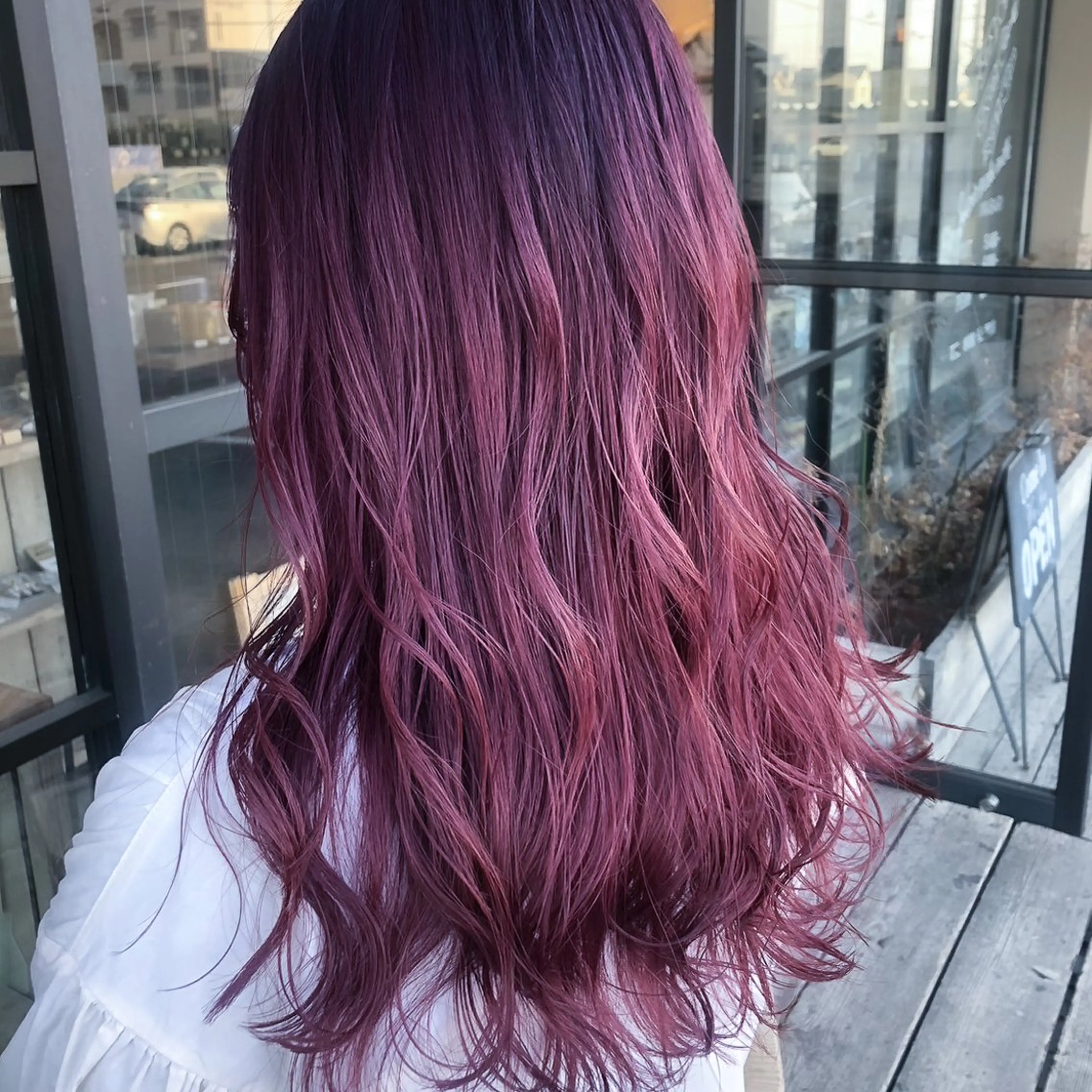 ロング カラー カシス ピンクカラー カット ヘアカラー トリートメント 岸下 理緒のヘアスタイル