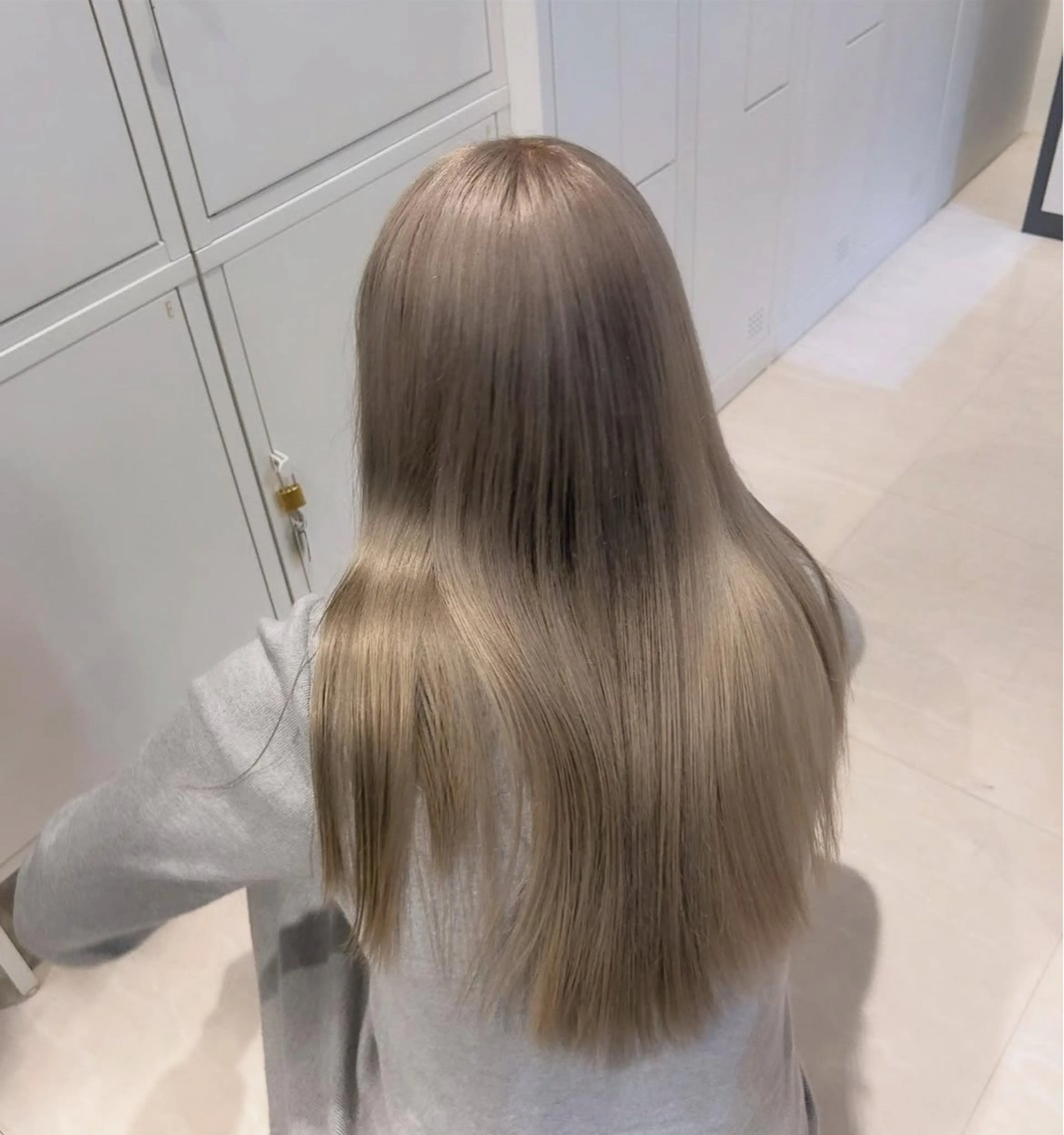 カラー ニトウ レイナのヘアスタイル