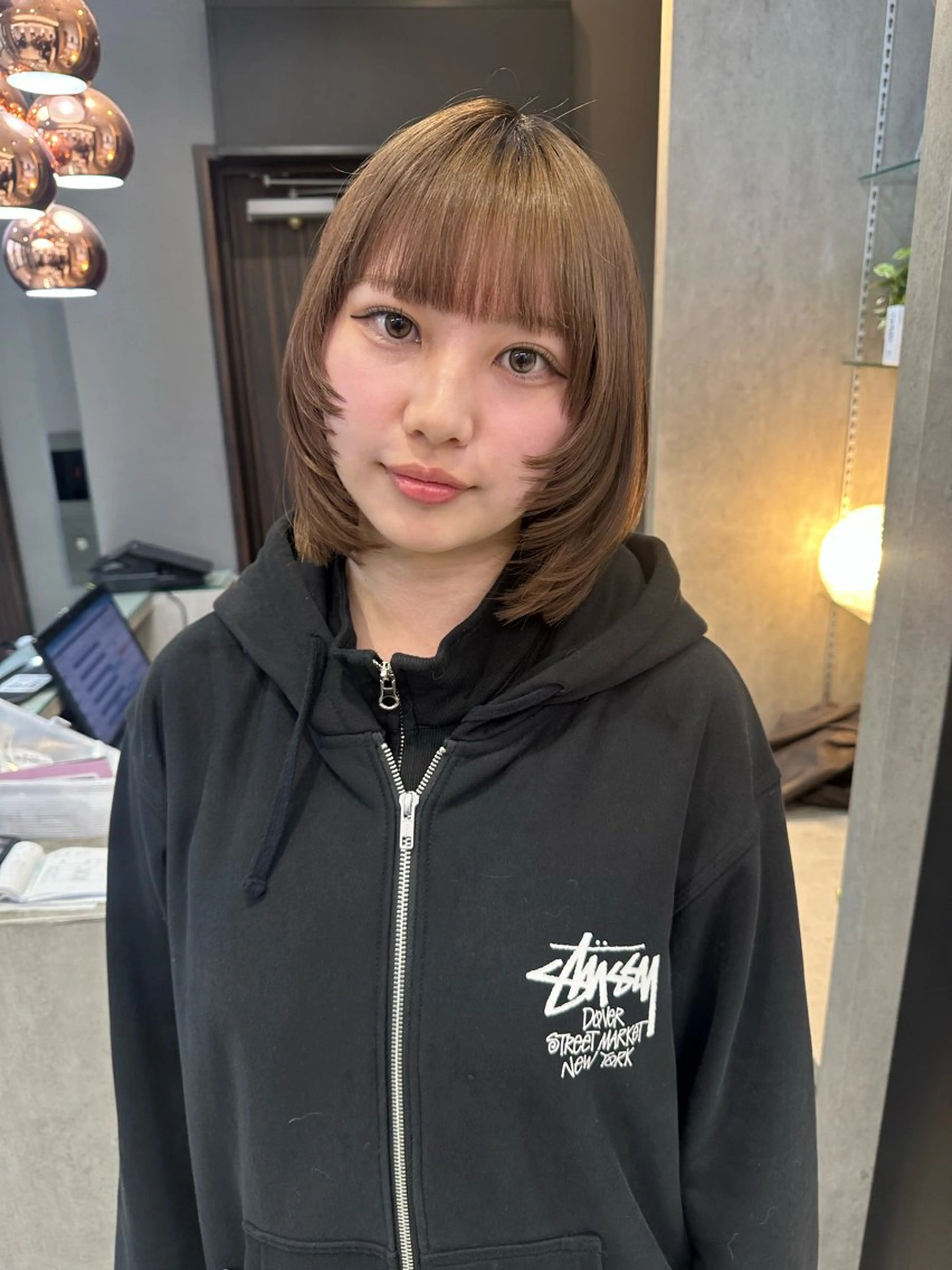 ミディアム カラー カット ヘアカラー トリートメント AYAKASA 暖色カラー/レイヤーのヘアスタイル