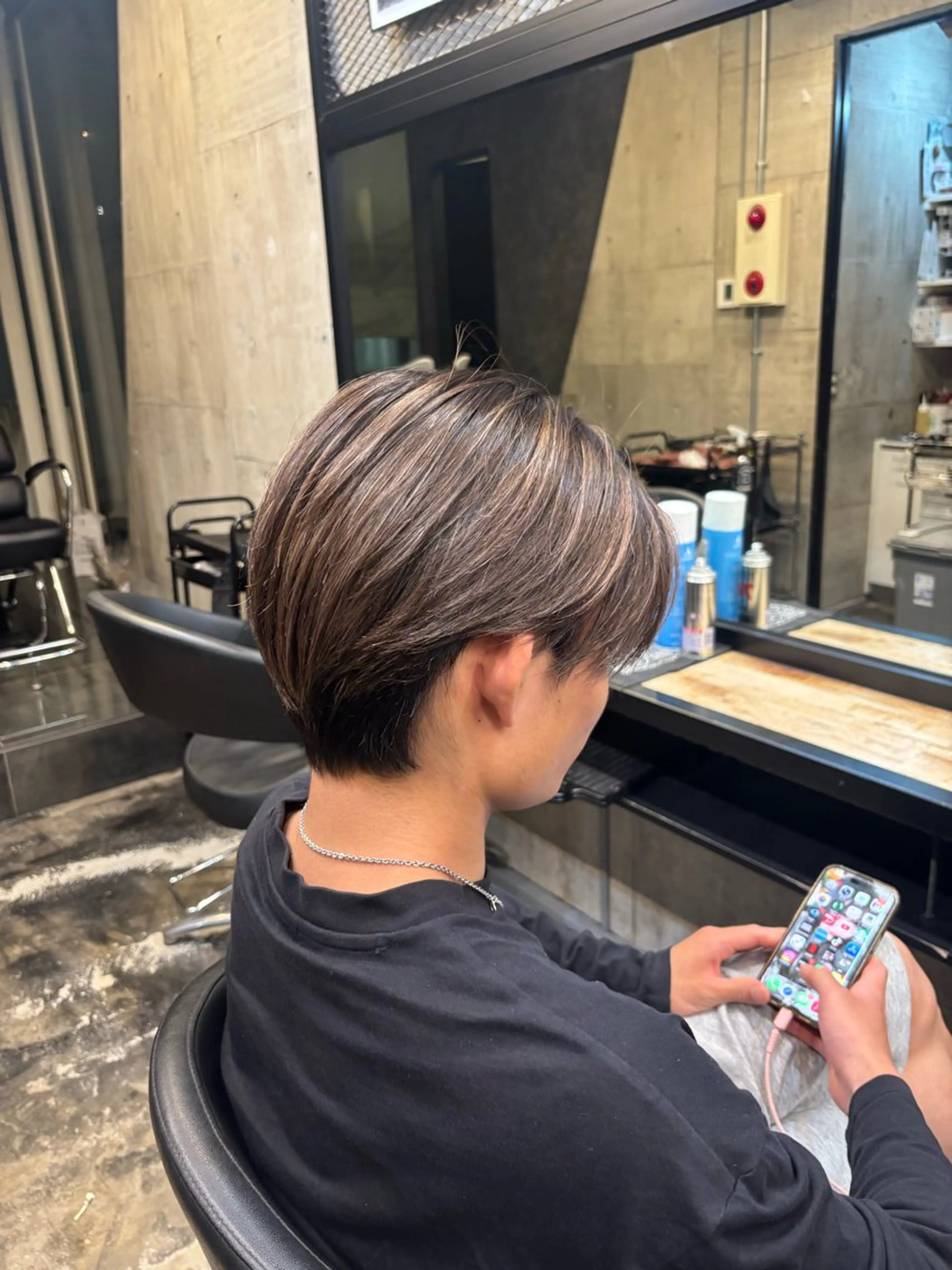 カラー メンズ メンズハイライト メンズメッシュ ハイライトカラー メッシュ ヘアカラー 文月 FUZUKIのヘアスタイル