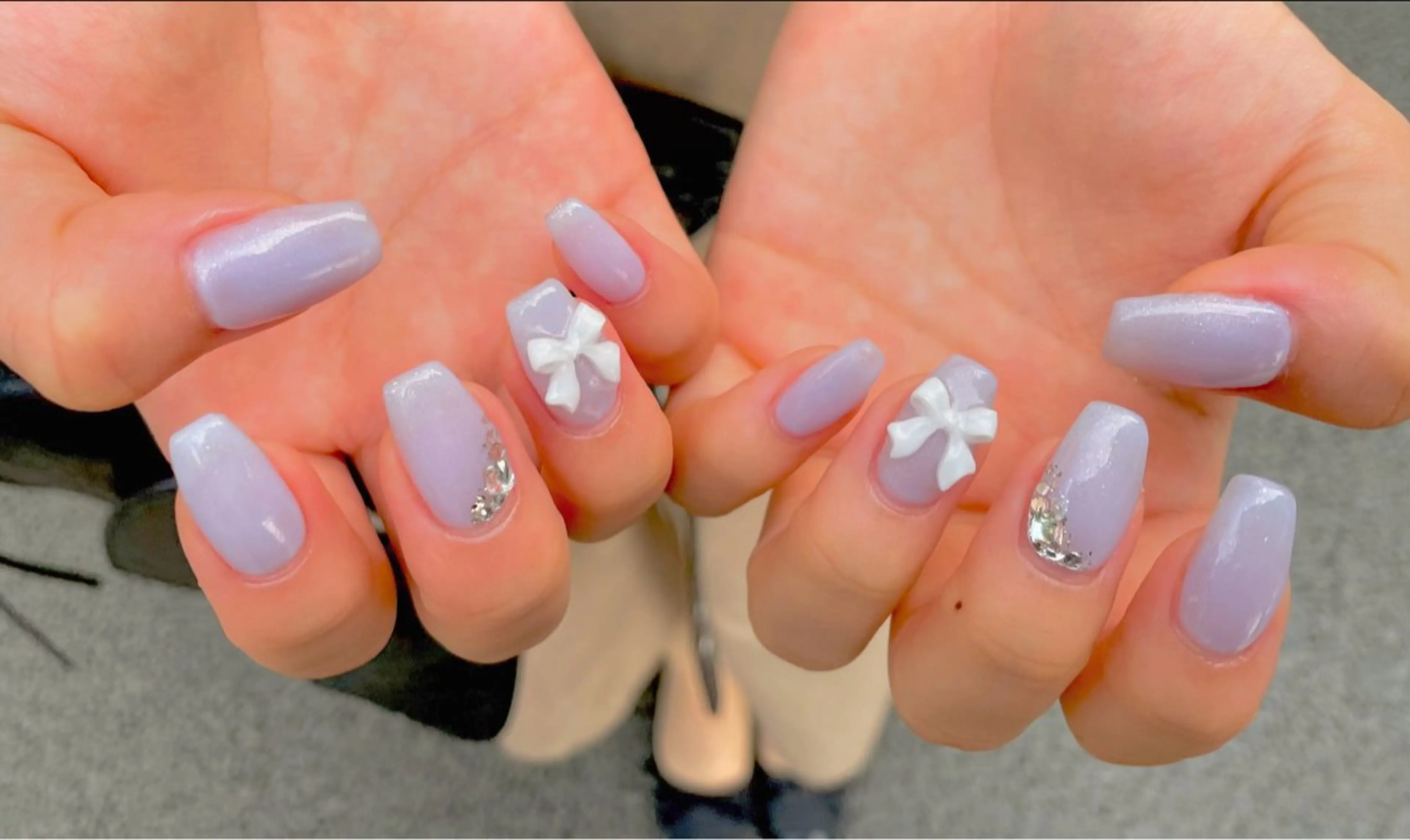 パラジェル✴︎オフ込み⭐︎持ち込みデザイン🩵4本アート✨残り6本小さいパーツ付き【ドライケア付き💕】の写真