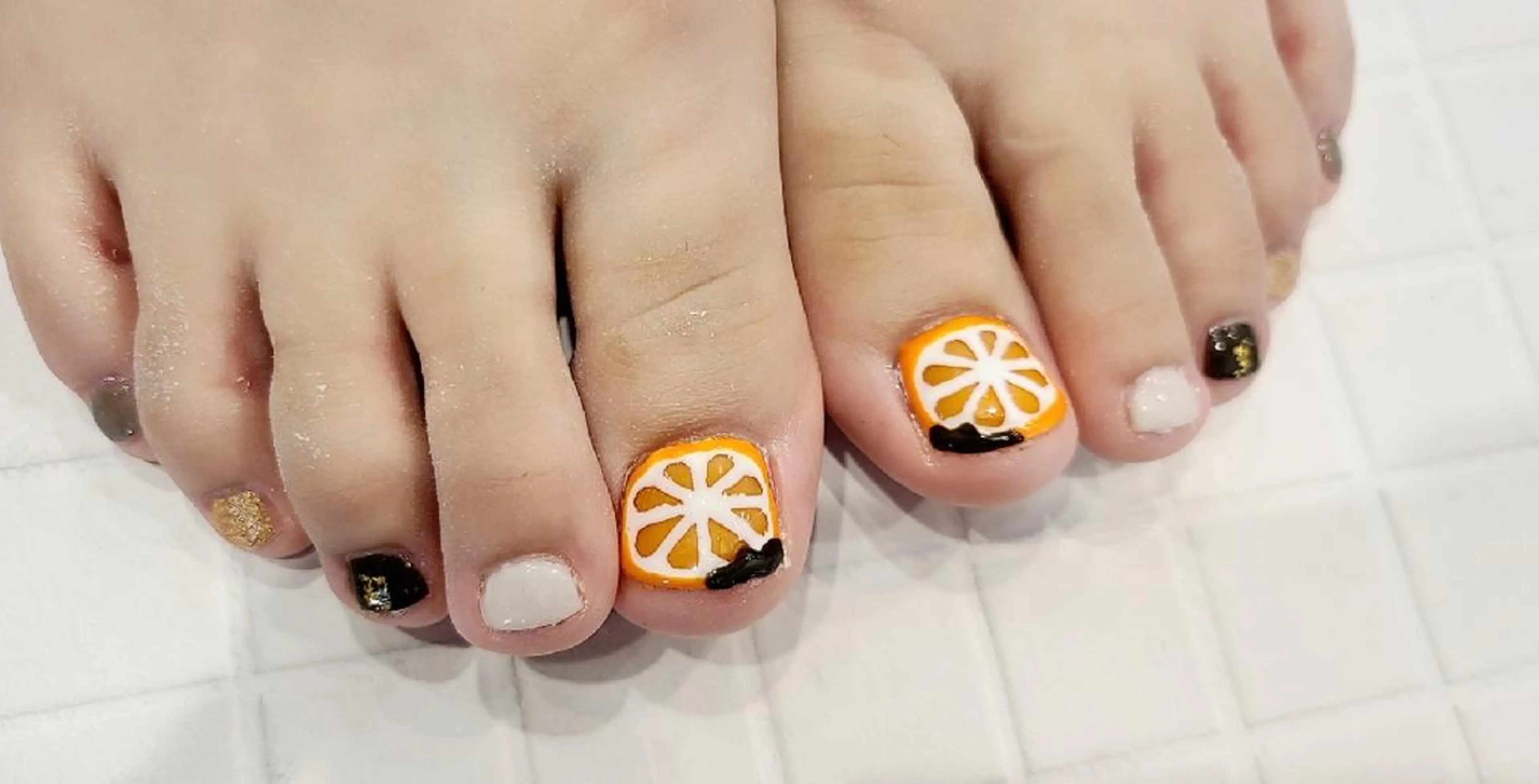 ネイル オレンジ フットネイル 関口 友菜のヘアスタイル