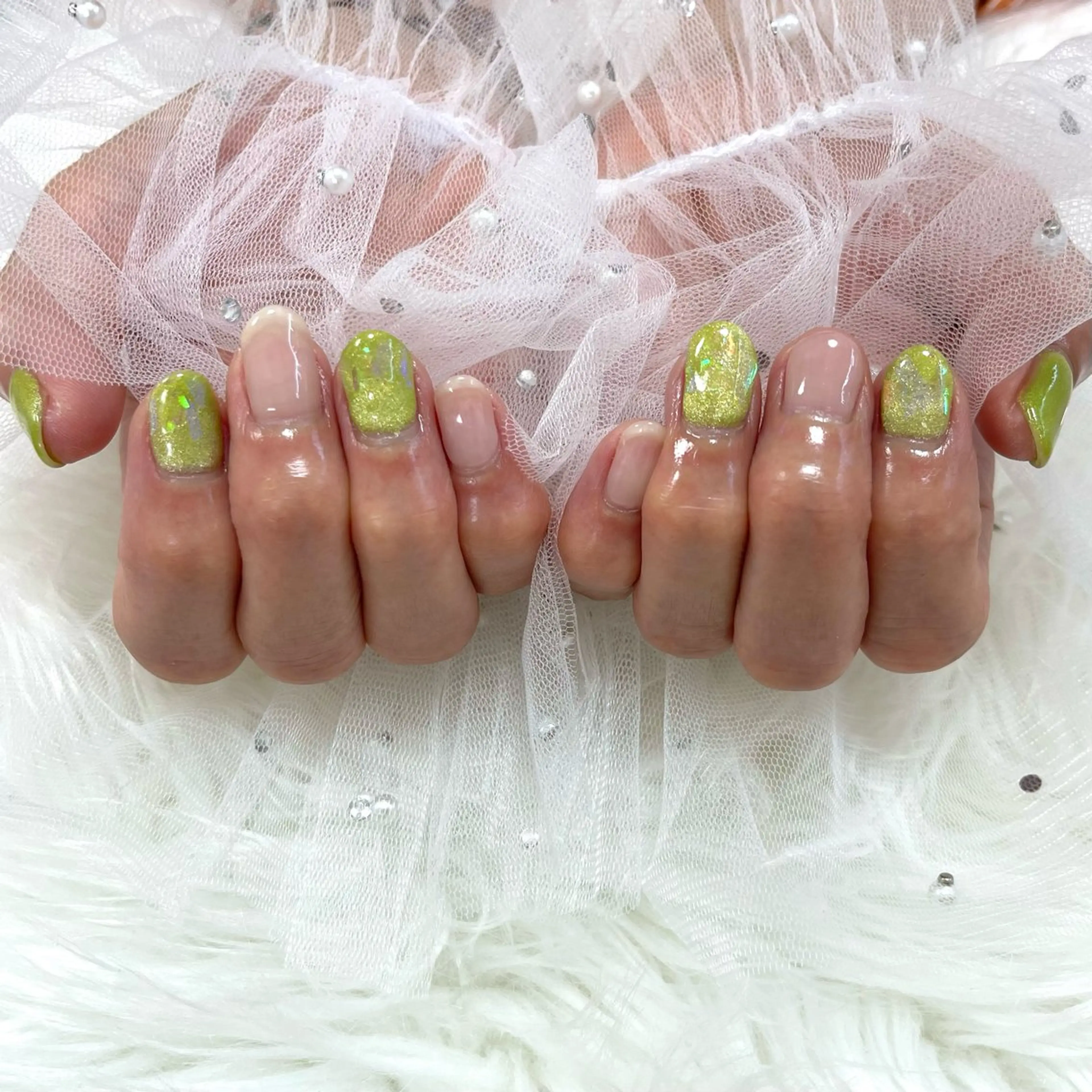 ネイル オーロラネイル 氷ネイル・うるうるネイル マグネットネイル ハンドネイル SHINE nail salonのネイルデザイン