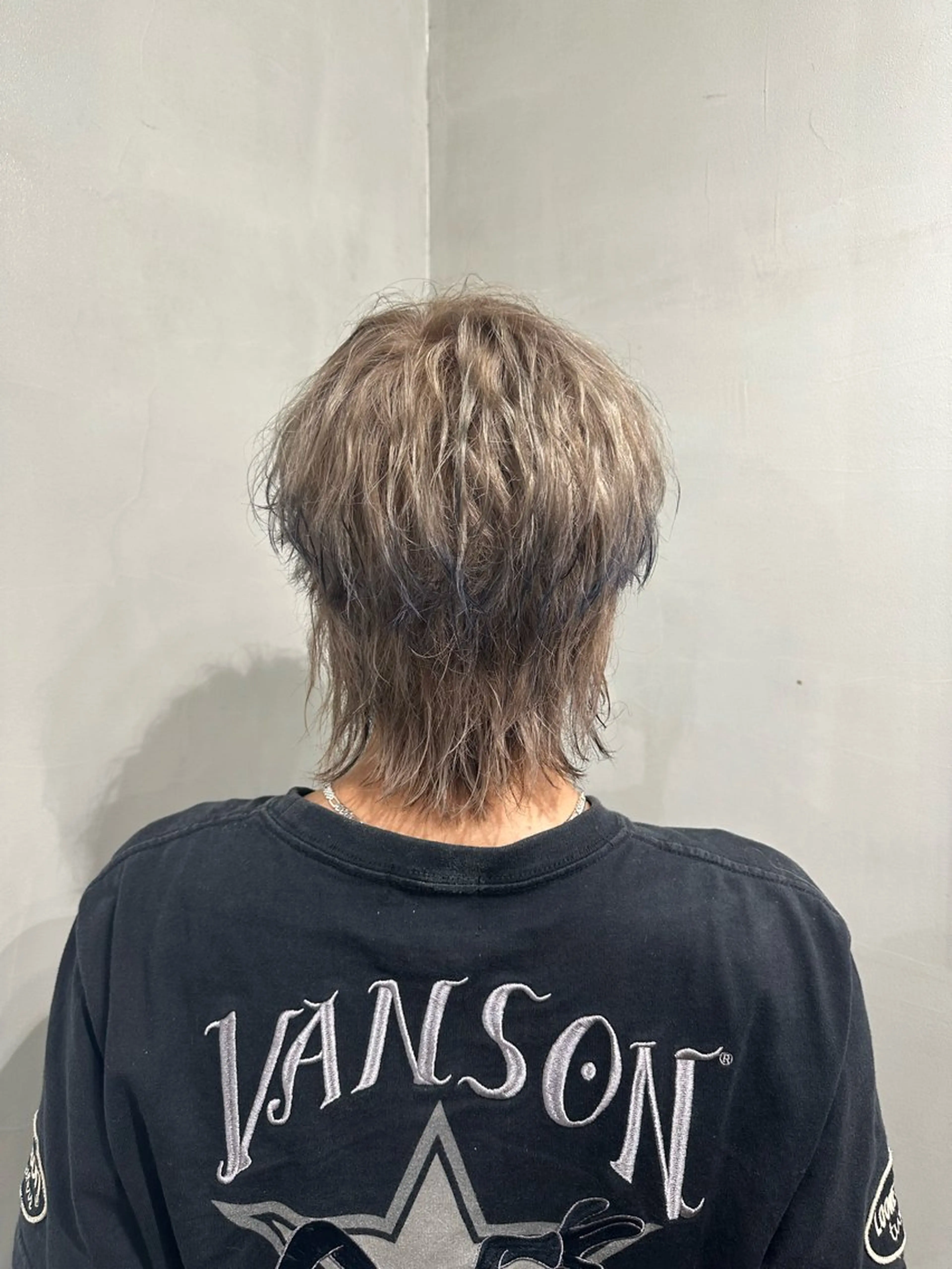 カラー メンズ メンズウルフカット グレージュ ウルフカット 山田 翔夢のヘアスタイル