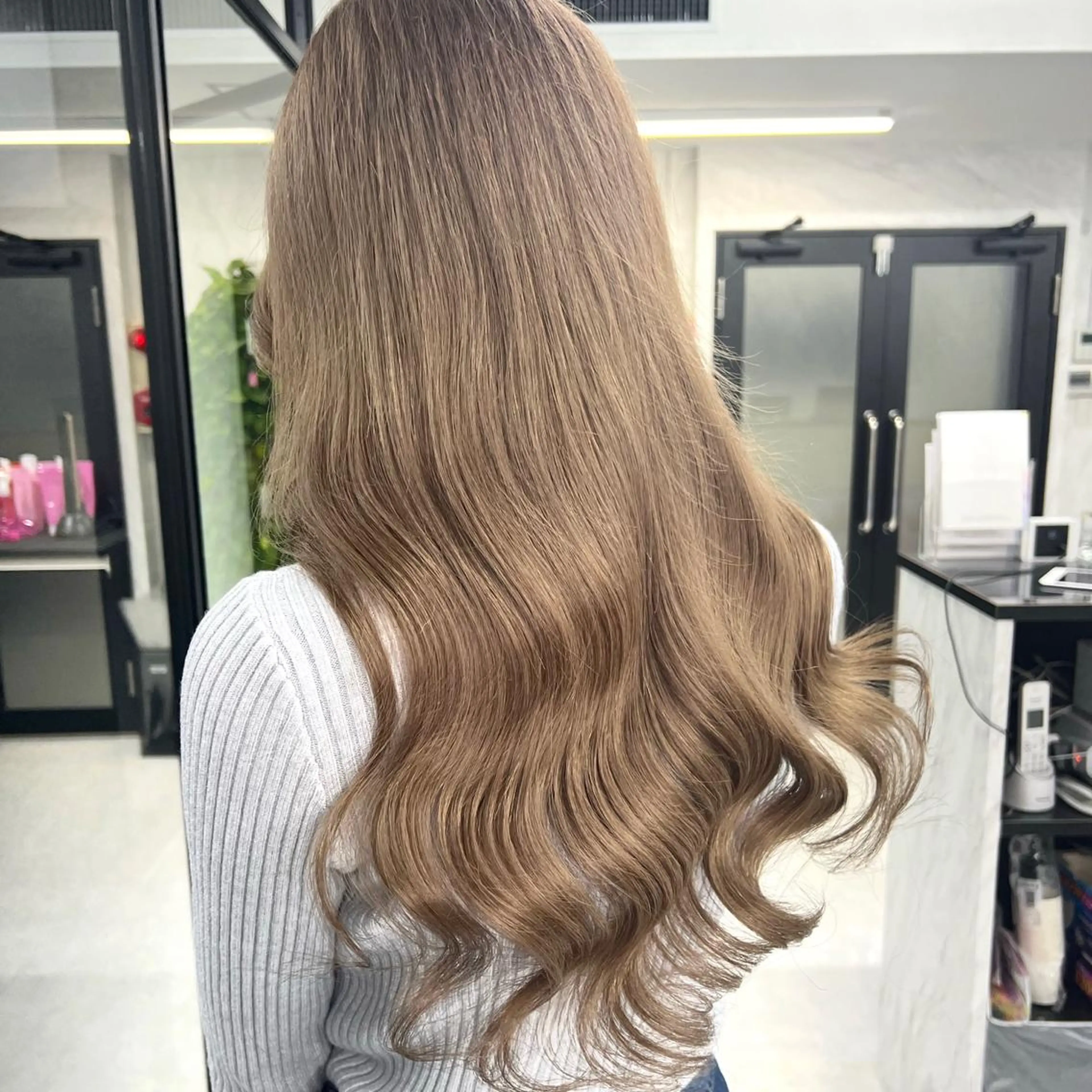 ロング カラー シールエクステ ハイトーンカラー エクステ ヘアカラー シールエクステ特化 ハイトーン、NANAのヘアスタイル