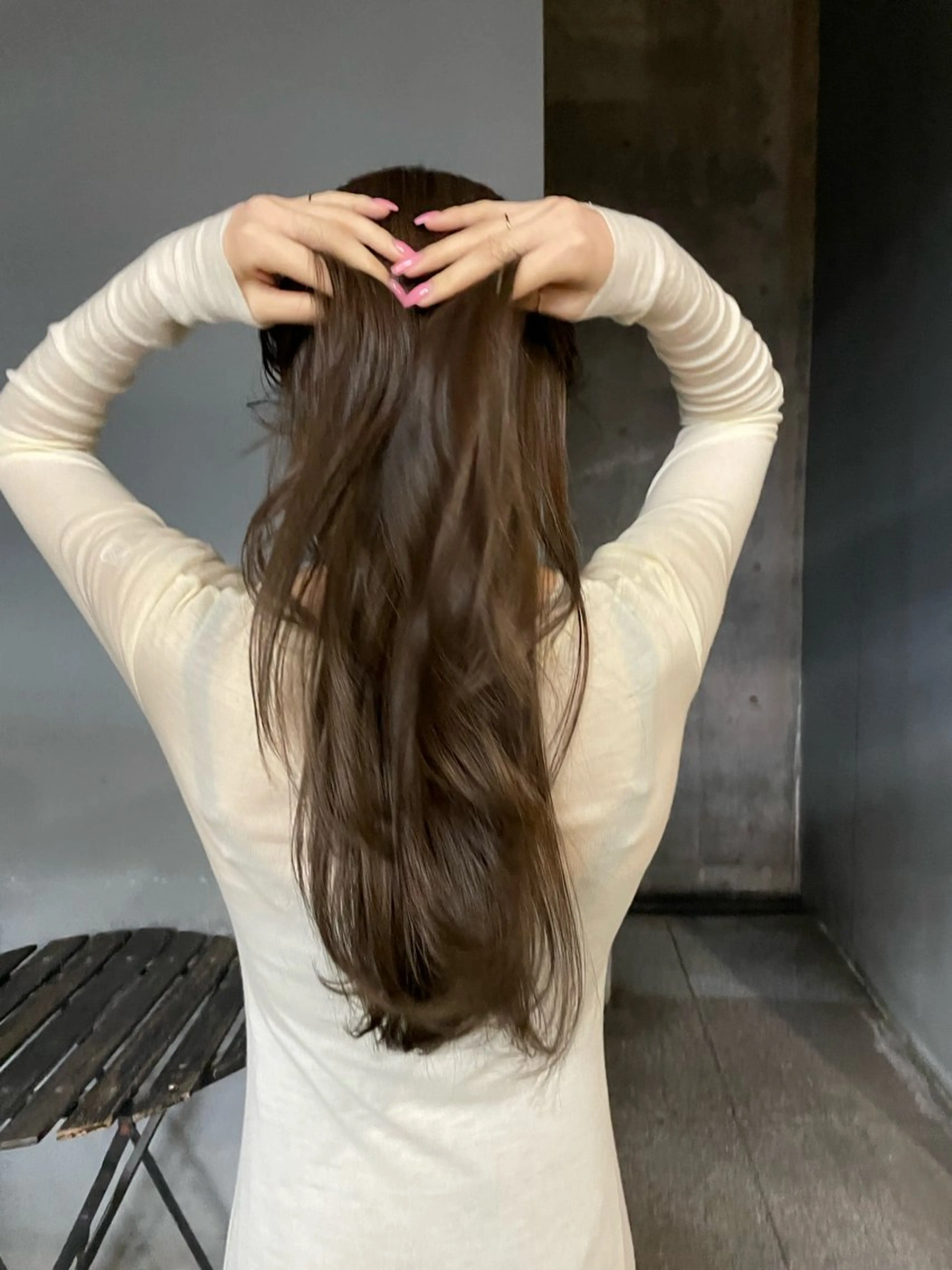 カラー Hiyo 外国人風くせ毛パーマのヘアスタイル
