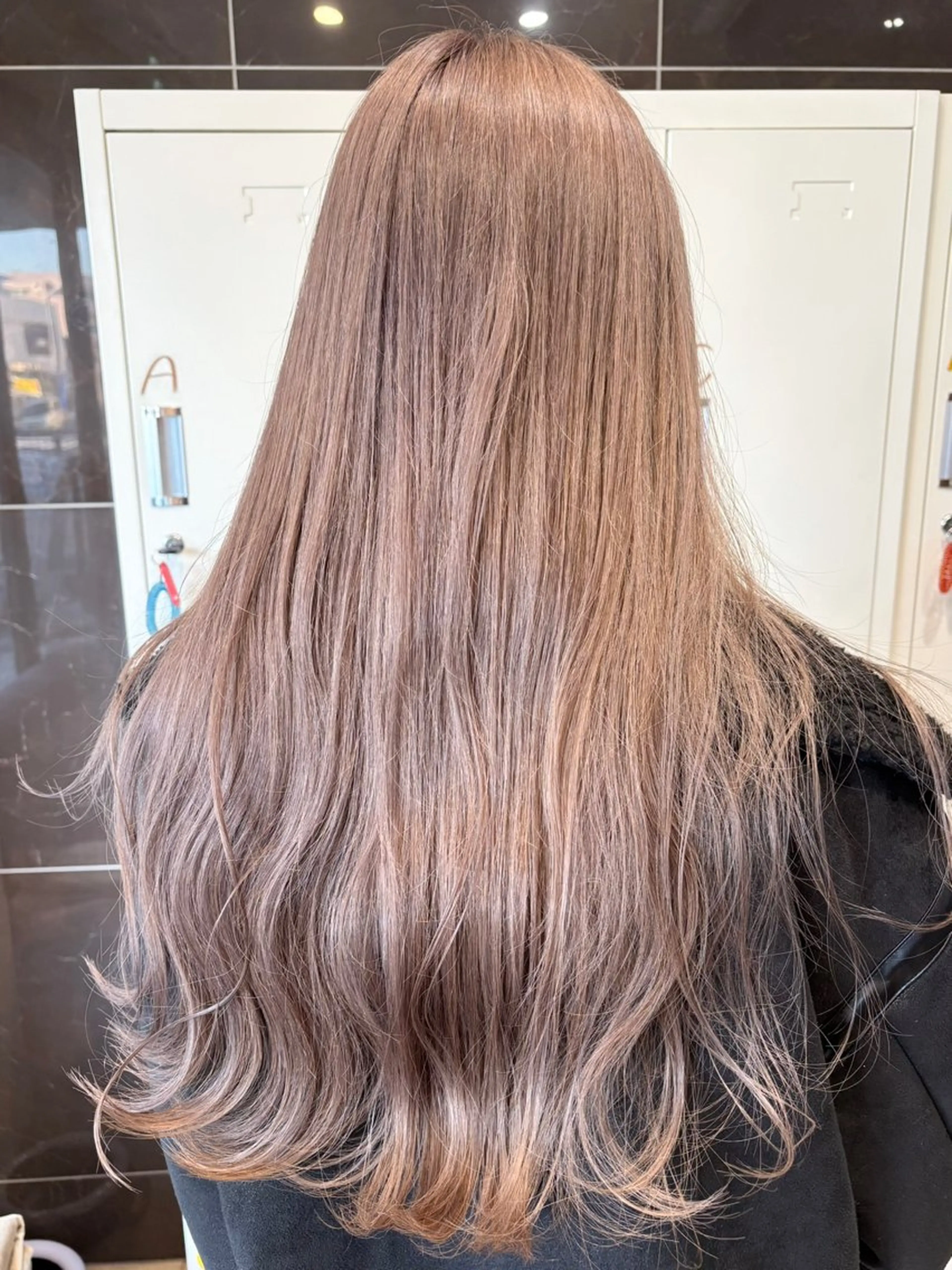 ロング カラー 緑川 佳薫のヘアスタイル