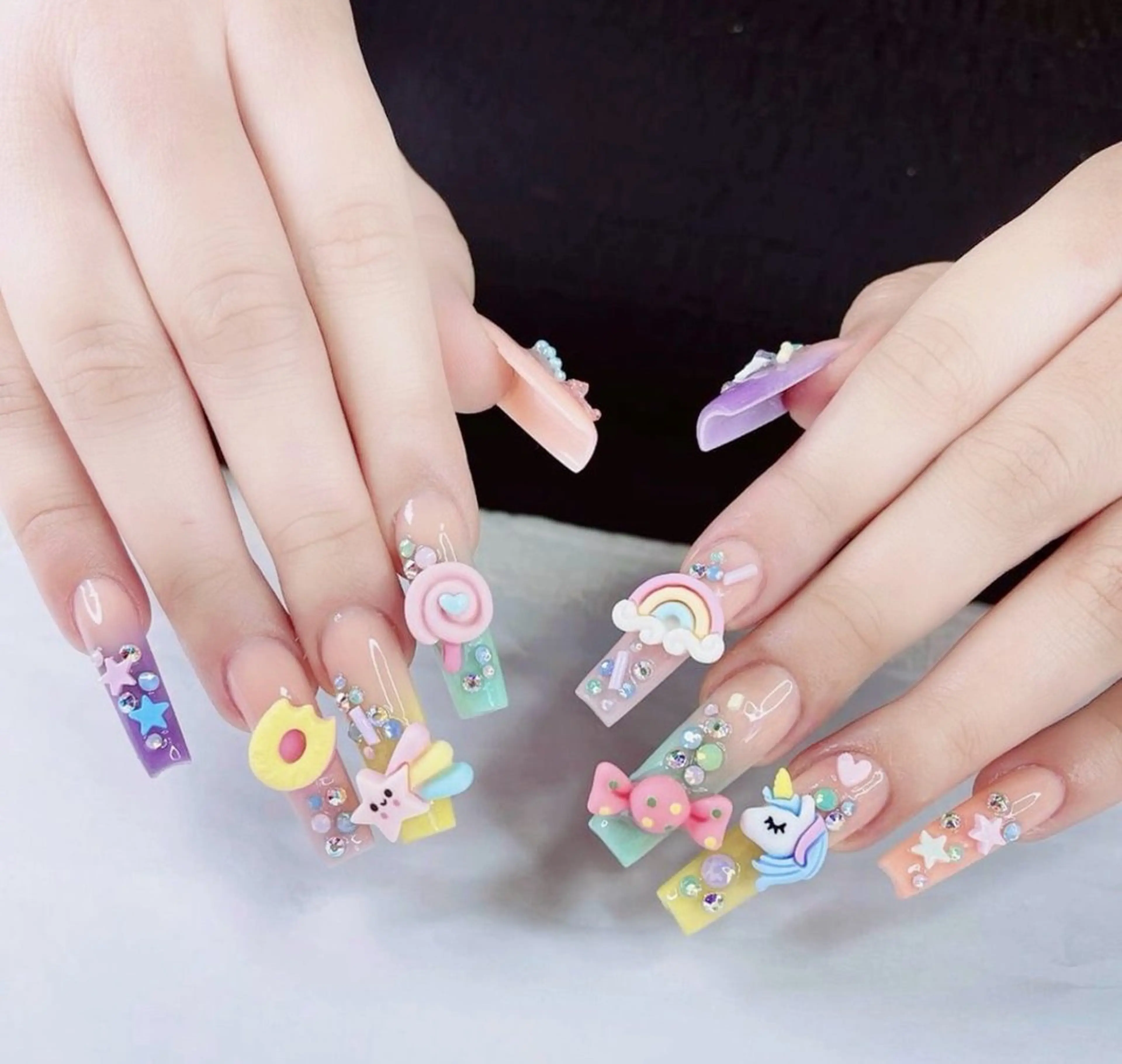 ネイル アートネイル ジェルネイル キラキラネイル 持ち込み ワンホンネイル ハンドネイル ハンドケア Panda chan Novaのネイルデザイン