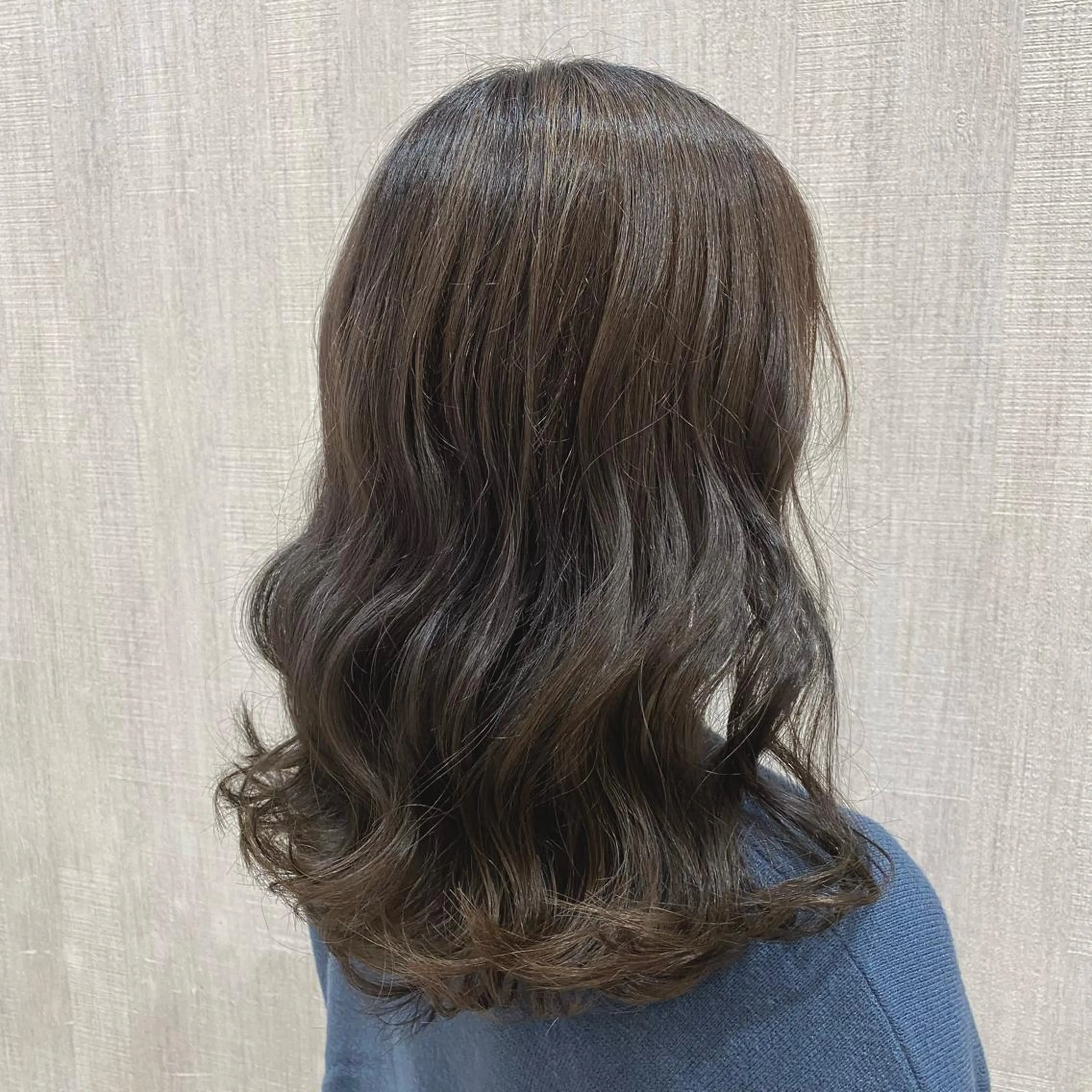 セミロング カラー カット ヘアカラー トリートメント 🫧透け感⋆艶髪💎 山口アヤカのヘアスタイル