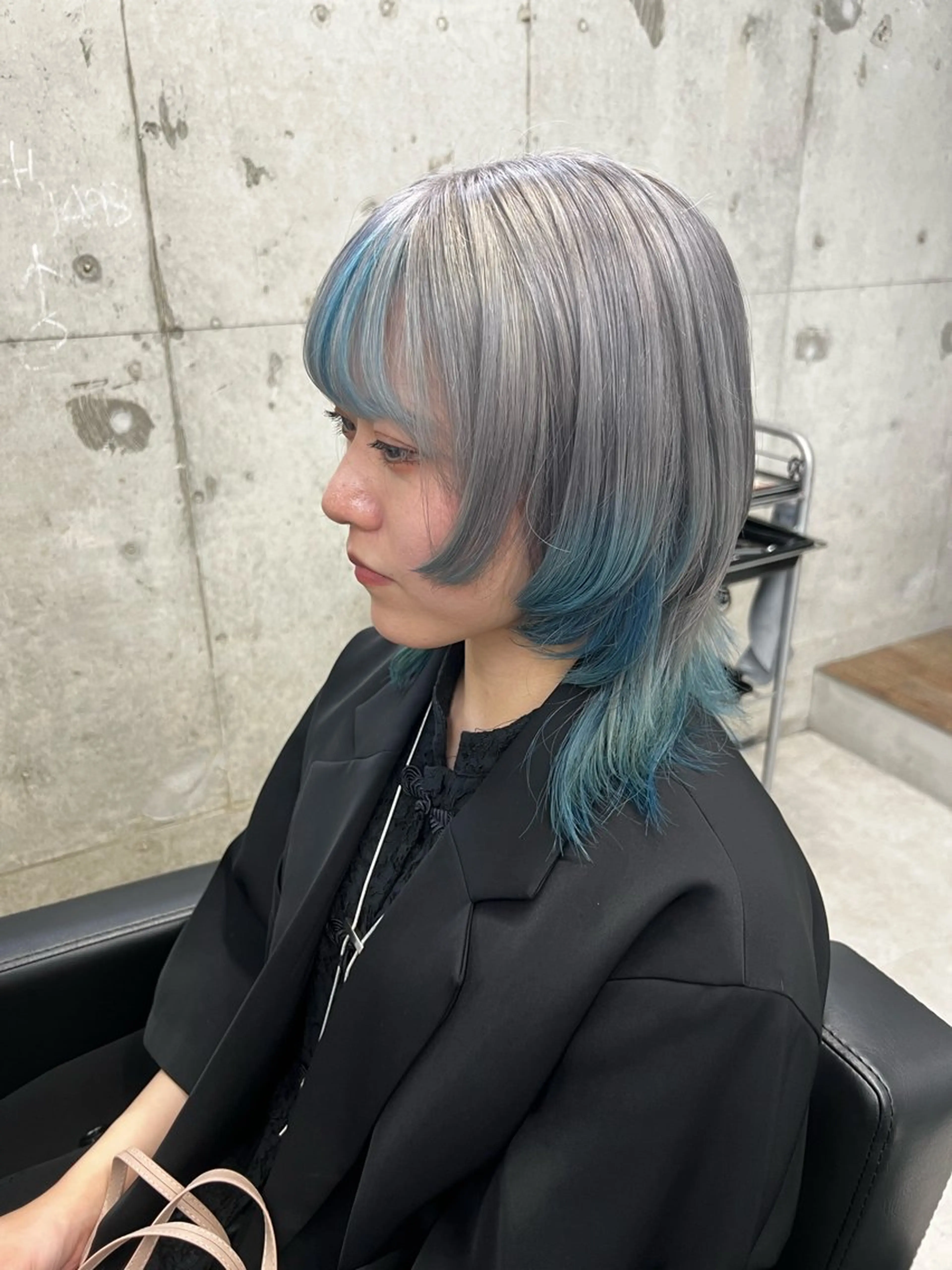 カラー Alma four /モリモト スズカのヘアスタイル