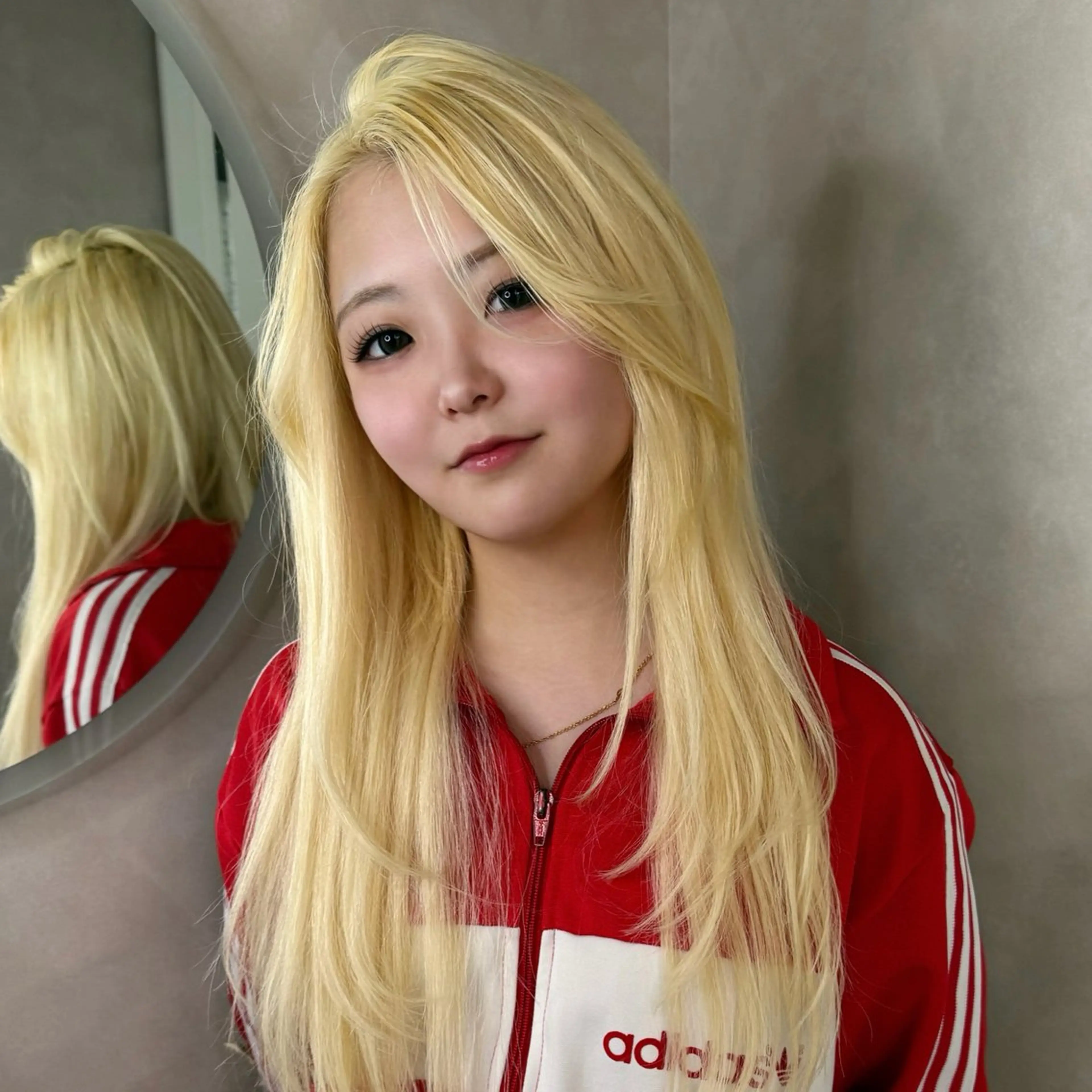セミロング カラー キッズ 抜きっぱなしブロンド ヘアカラー Hinako🦋 ブリーチカラーのヘアスタイル