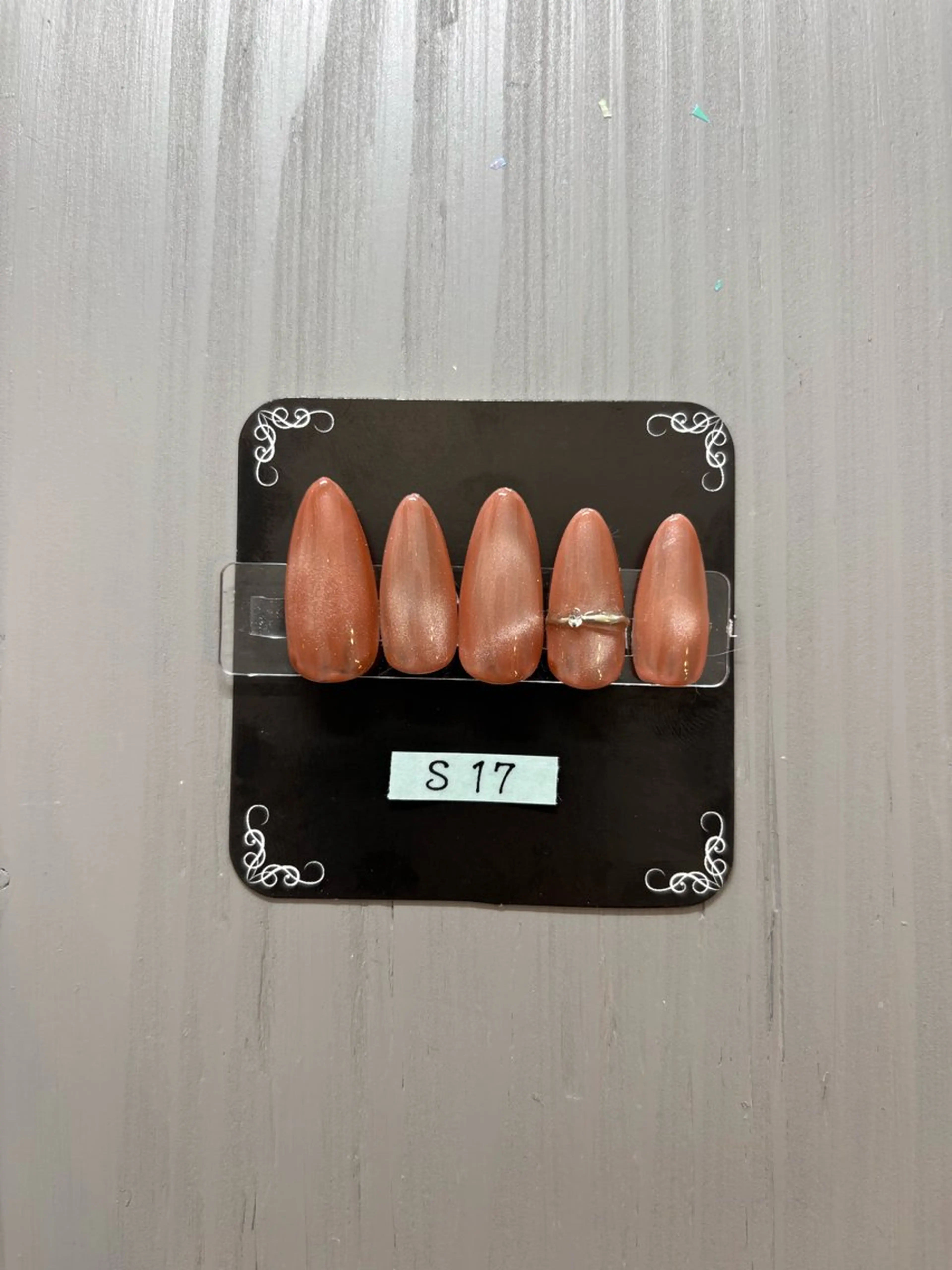 シンプルデザインネイルS17(オフ込み)の写真