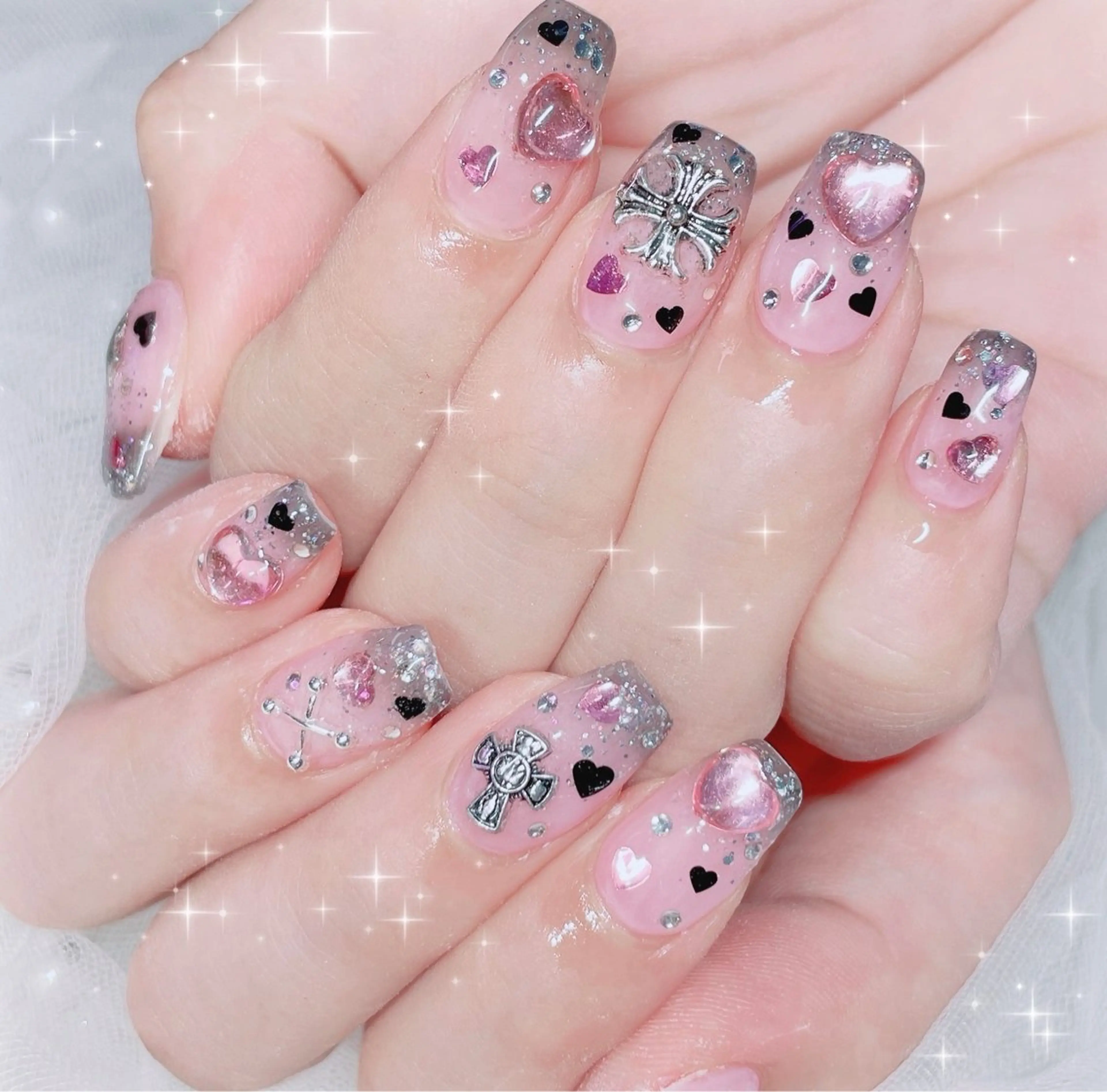 ネイル フレンチネイル ジェルネイル ガラスフレンチ ハート キラキラネイル Kanoネイル 大宮店のネイルデザイン