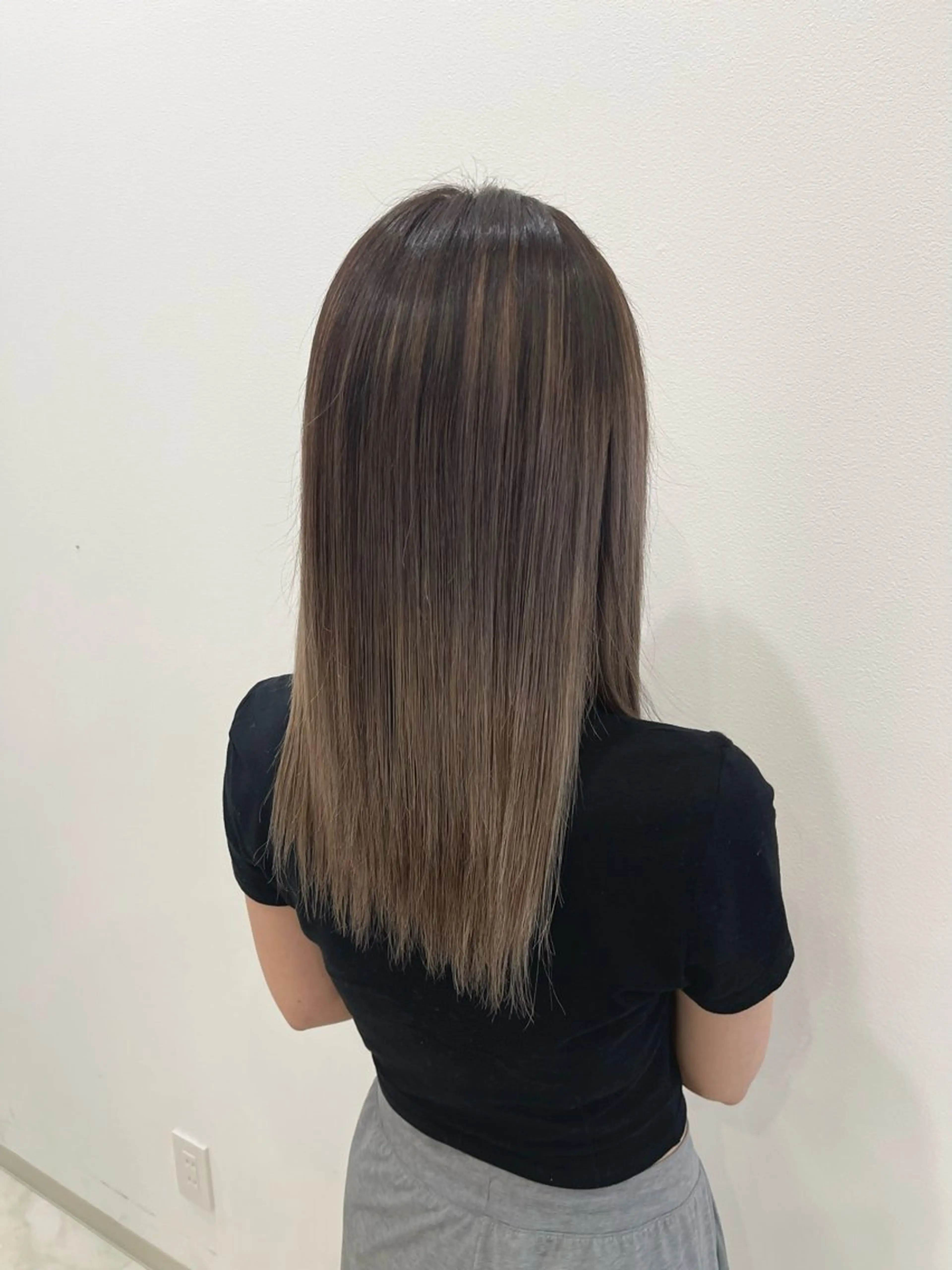 カラー バレイヤージュ グレージュ 村瀬 遼のヘアスタイル