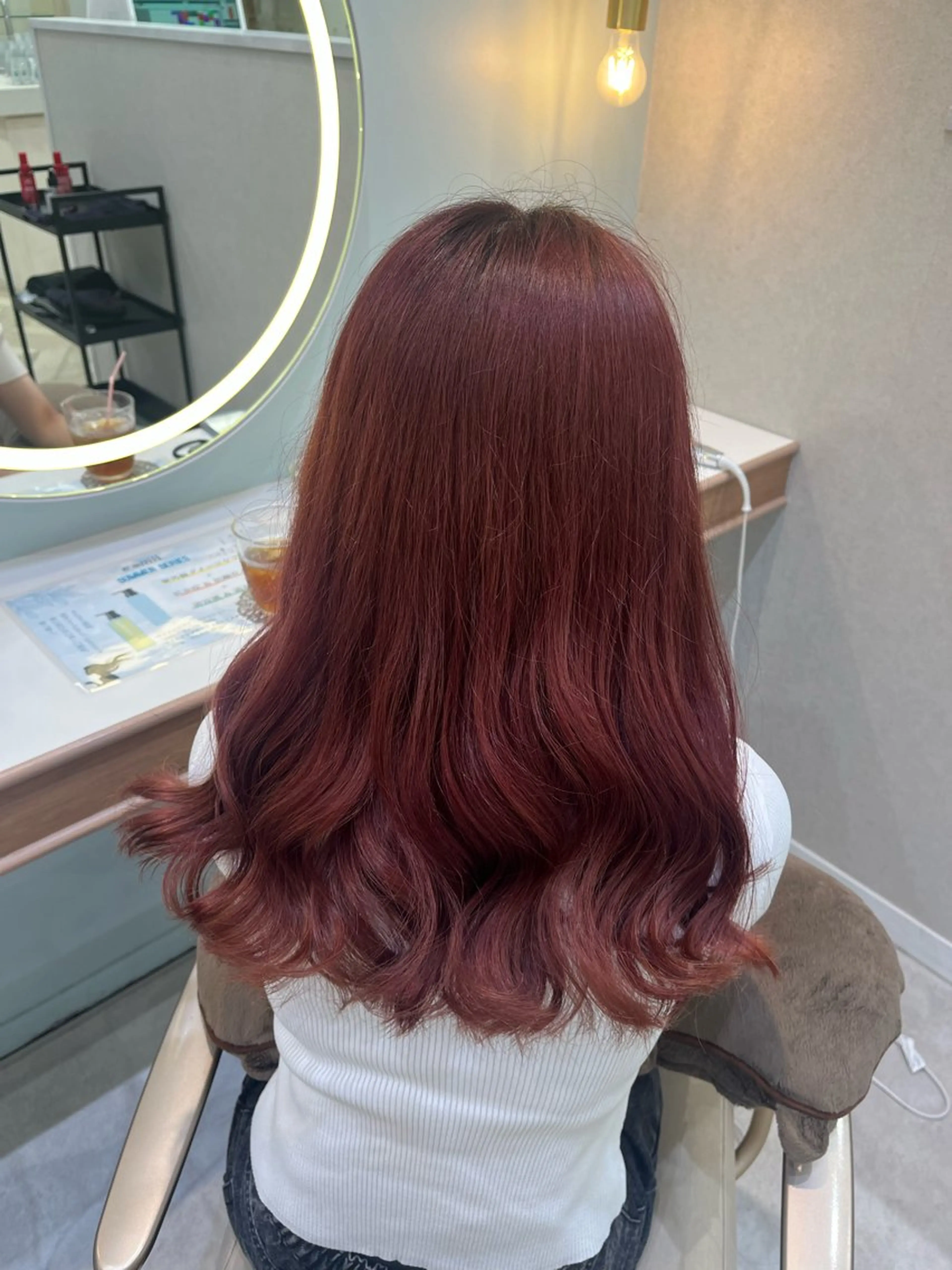 セミロング 𝑴𝑰𝑨🎀赤髪 /ピンク/髪質改善のヘアスタイル