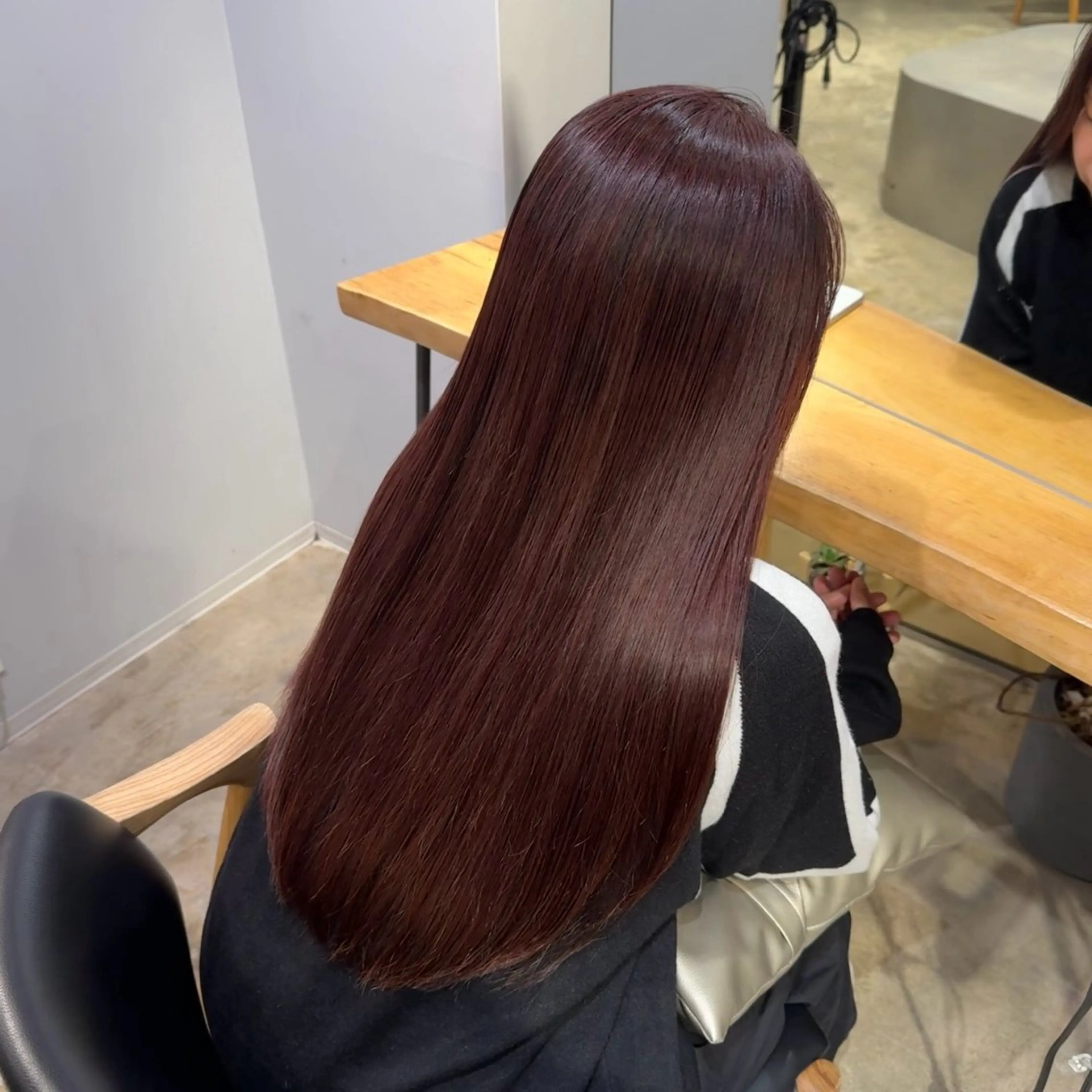 ロング カラー レッドカラー 吉田 葉音のヘアスタイル