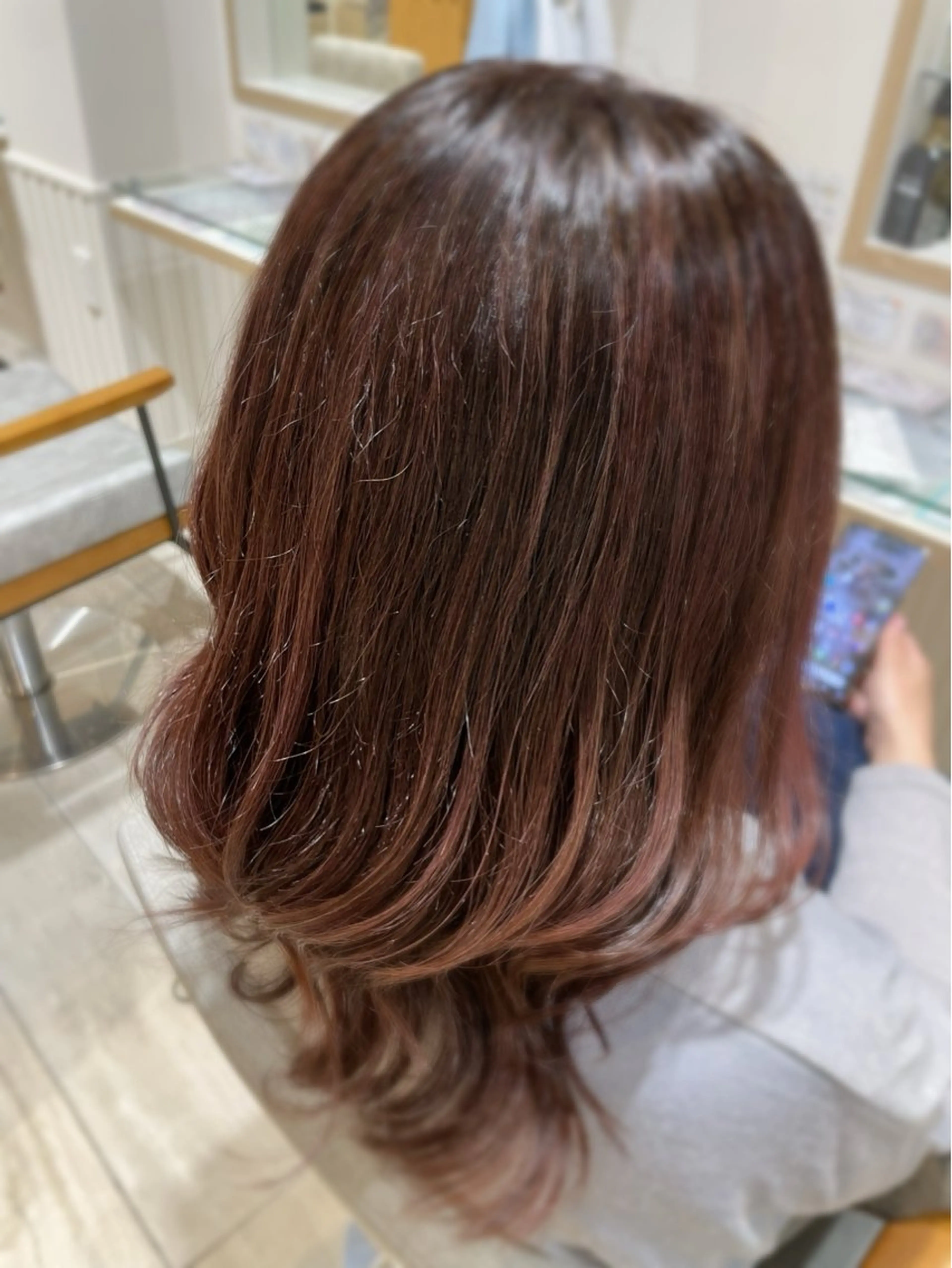 ロング カラー ハイライトカラー ピンクカラー ハイライト 大川 夏実のヘアスタイル