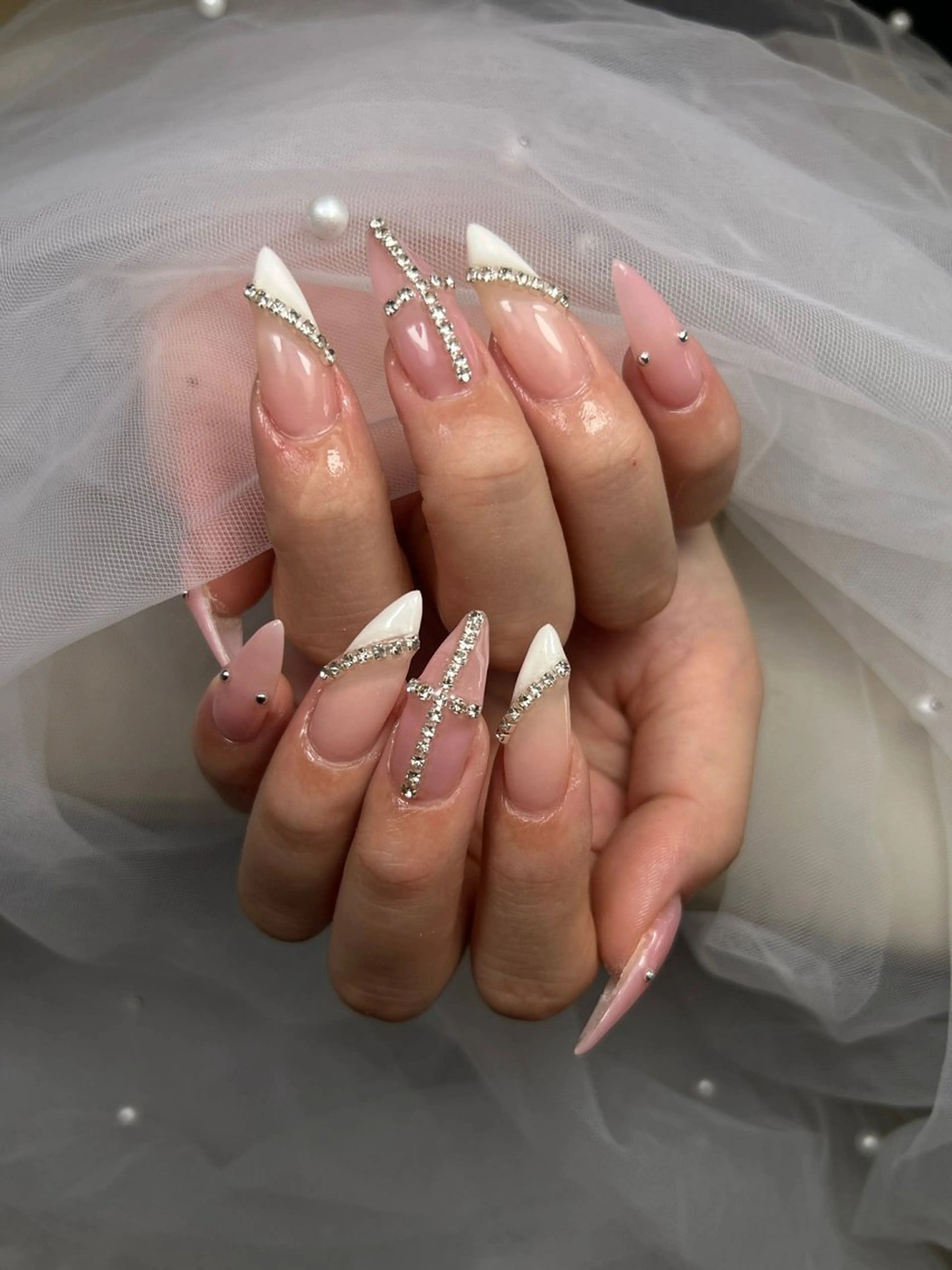 ネイル アートネイル オーロラネイル チークネイル 長さ出し フットネイル ハンドネイル ハンドケア Mio_ Noiranailのネイルデザイン