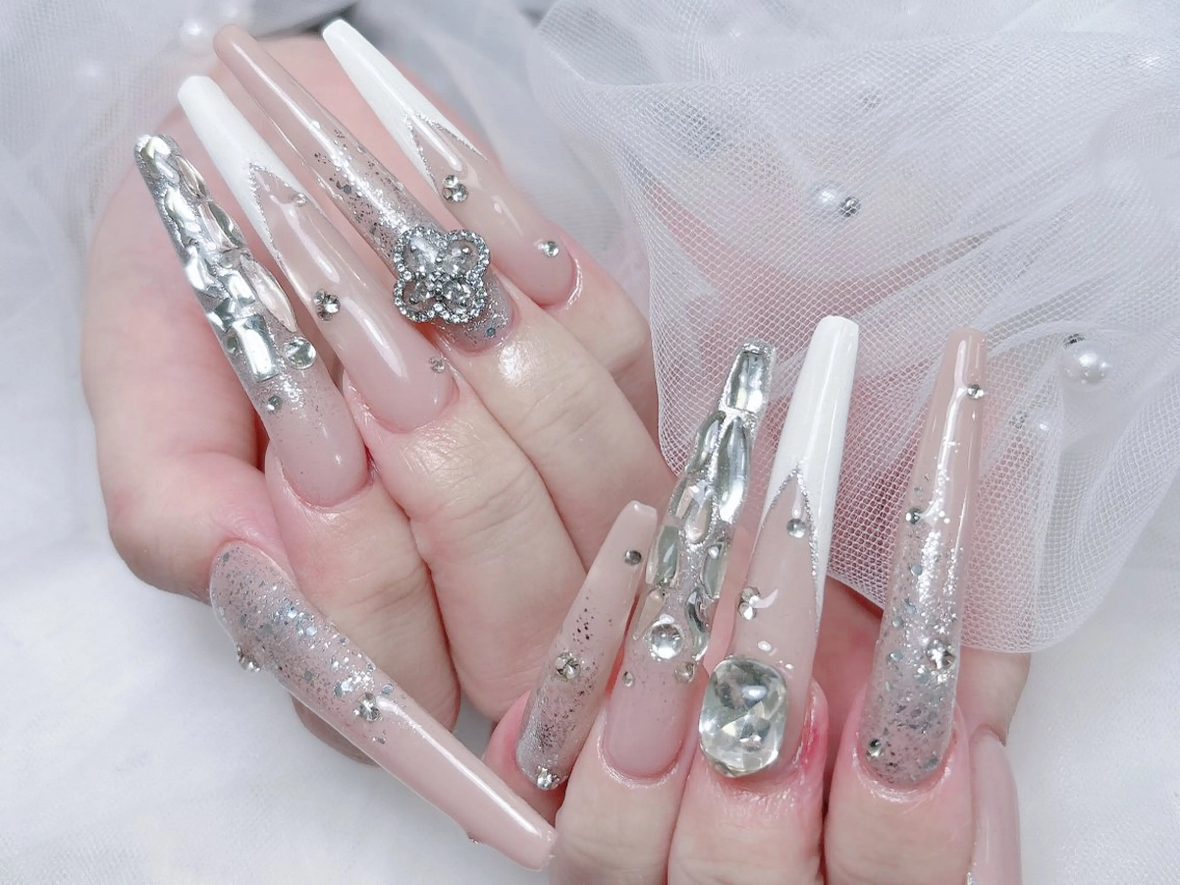 ネイル キラキラネイル スカルプネイル ハンドネイル MoMoA Nail ネイル長さ出し専門店のネイルデザイン