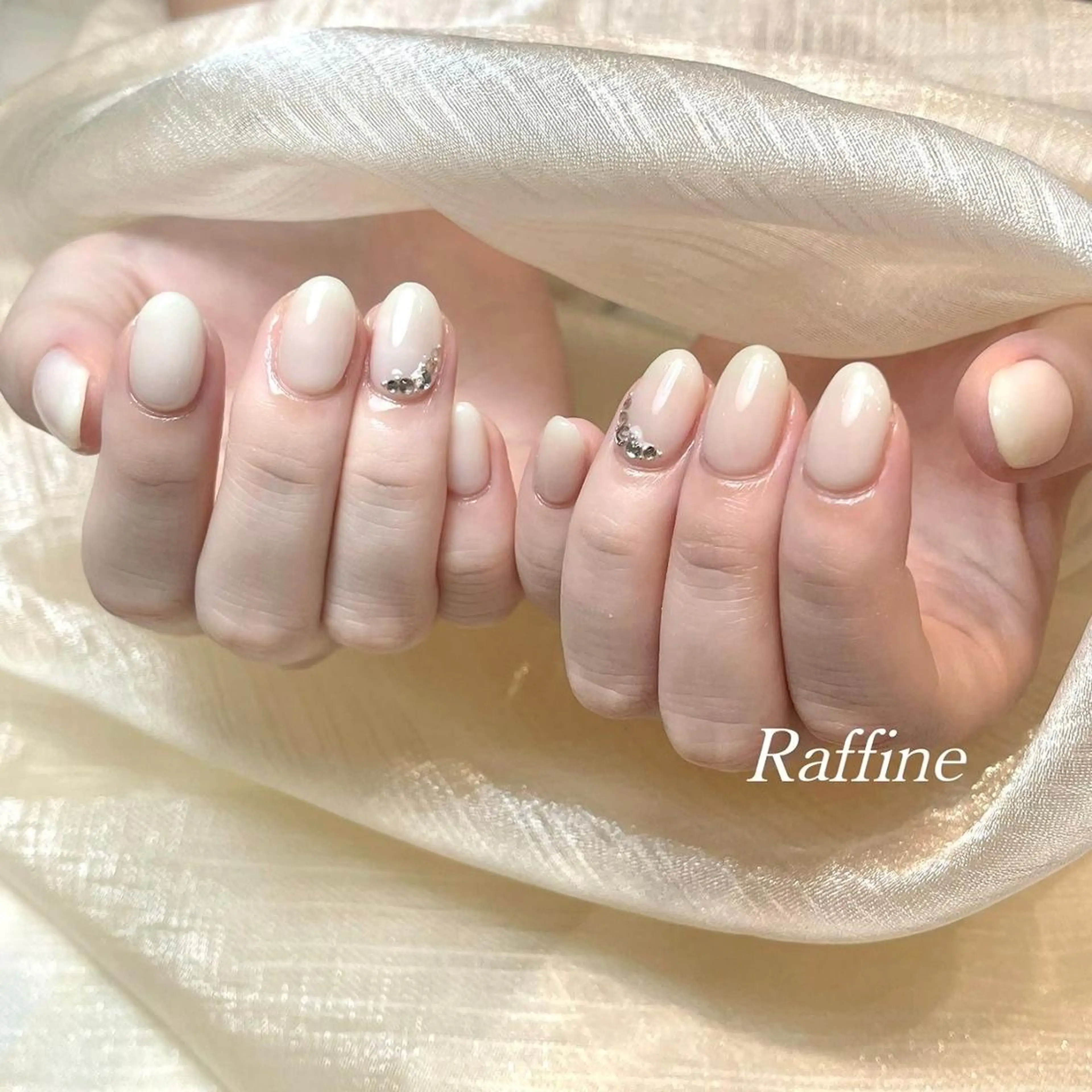 ネイル ハンドネイル RAFFINE haru🦋🩵のネイルデザイン