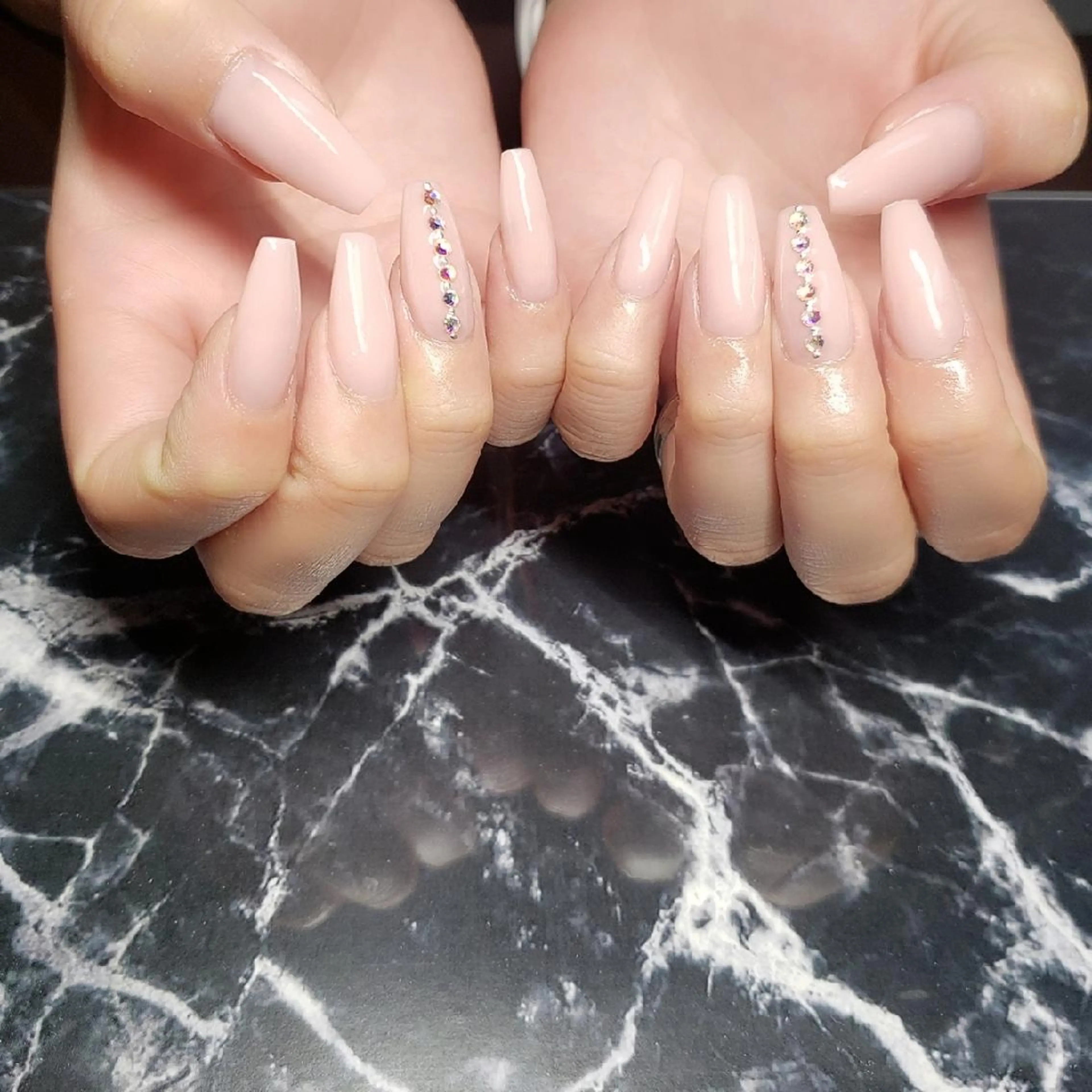 ネイル ストーンネイル ハンドネイル クロキ 。のネイルデザイン